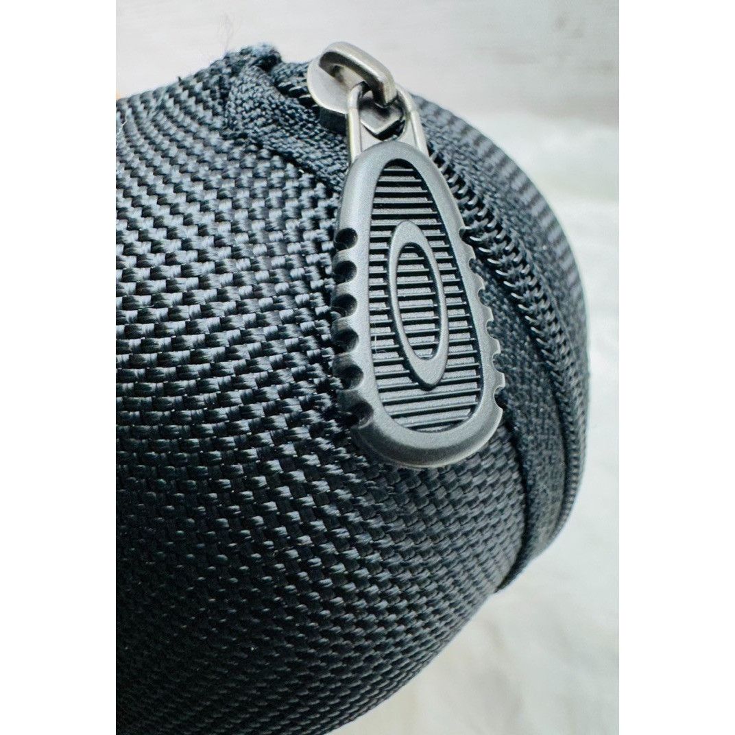 Oakley OAKLEY Sunglasses Case BLACK Semi-Hard Zipper Clamshell EUC Size ONE SIZE - 3 Thumbnail