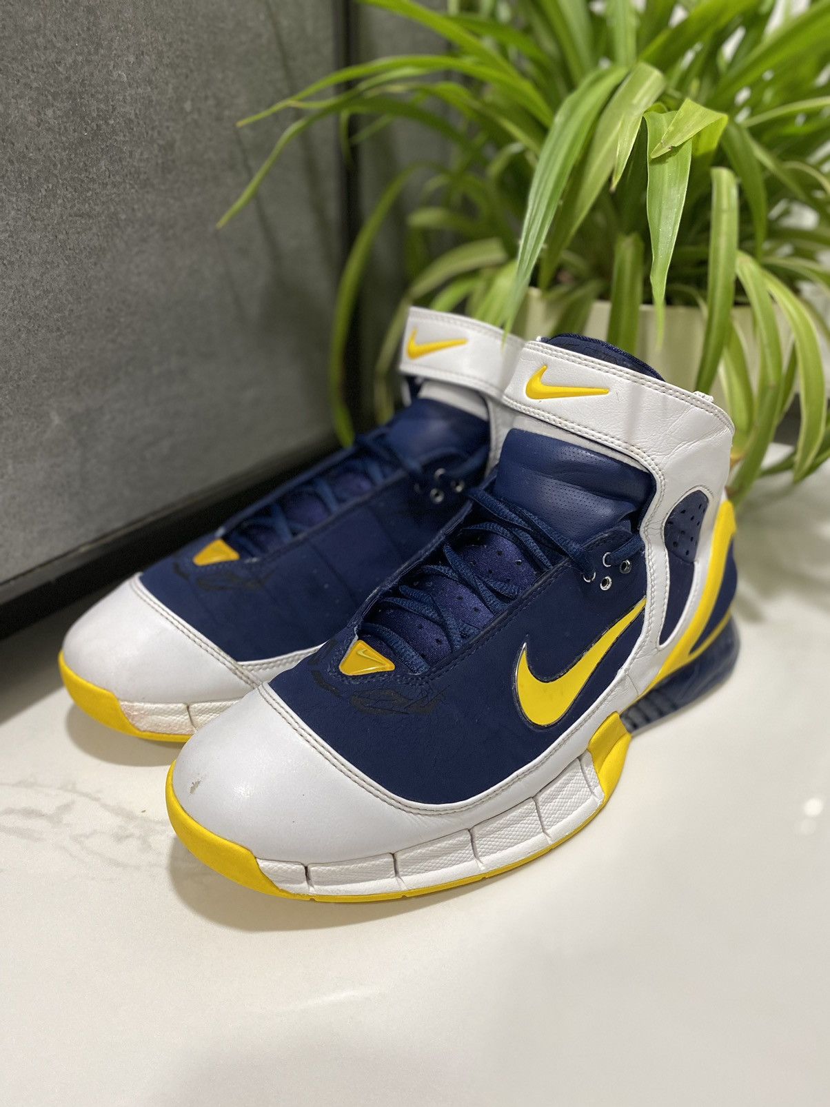 Nike Nike Air Zoom huarache 2K5 Midnight Navy Varsity Maize Size US 11 / EU 44 - 5 Thumbnail