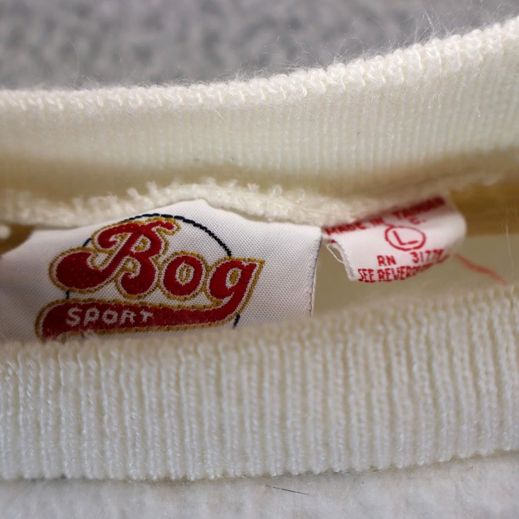 Vintage VINTAGE Bog Sport Sweater Unisex Adults Pullover 90s White Wide V-Neck Long Sleeve Oversized Casual Tweed Knit Pullover Large L Men Women Size US L / EU 52-54 / 3 - 5 Thumbnail