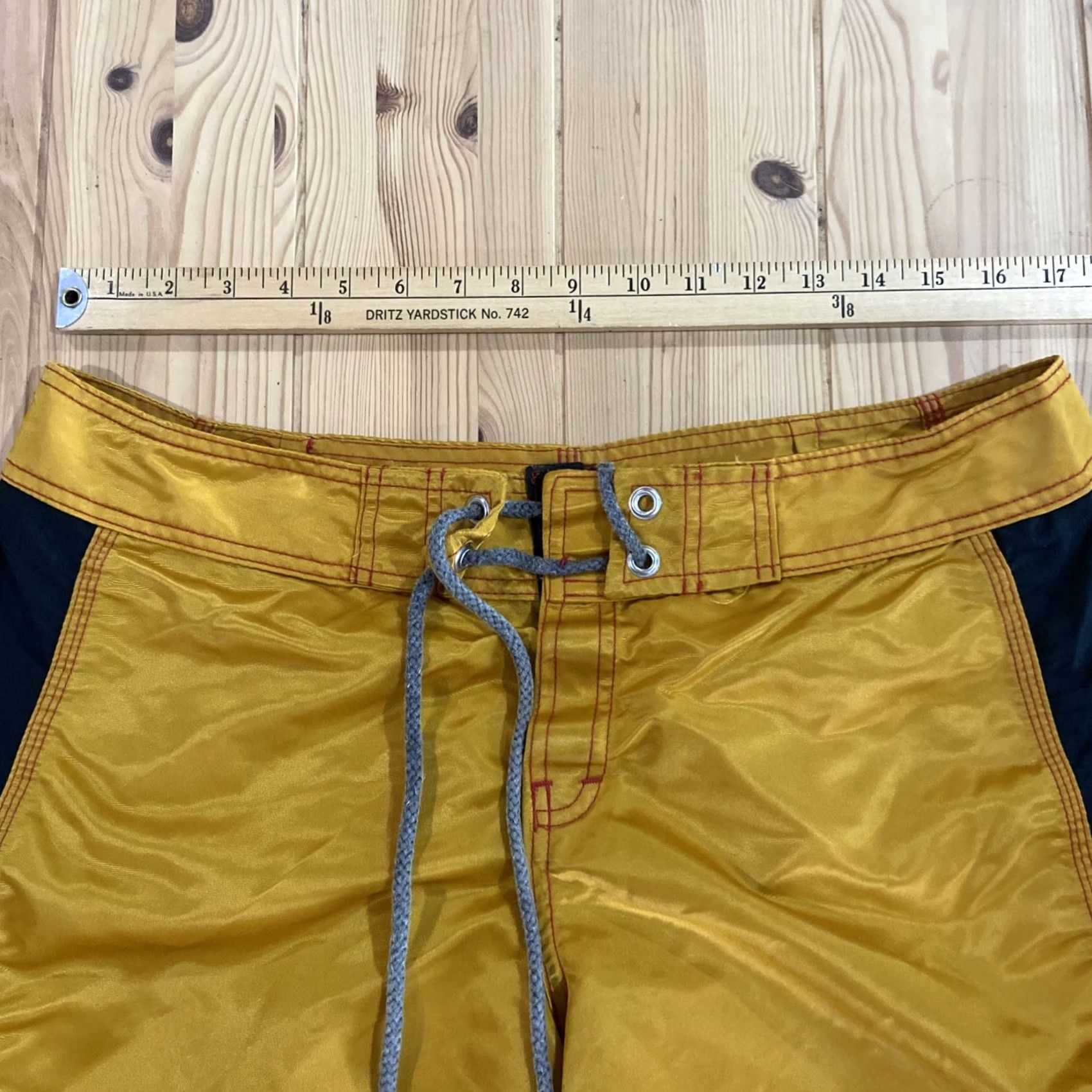 Vintage VINTAGE Unbranded Board Shorts Swim Trunks 36 Men Regular Bottom Red Flame Grunge 90s 2000s Surfing Mens Size US 36 / EU 52 - 3 Thumbnail