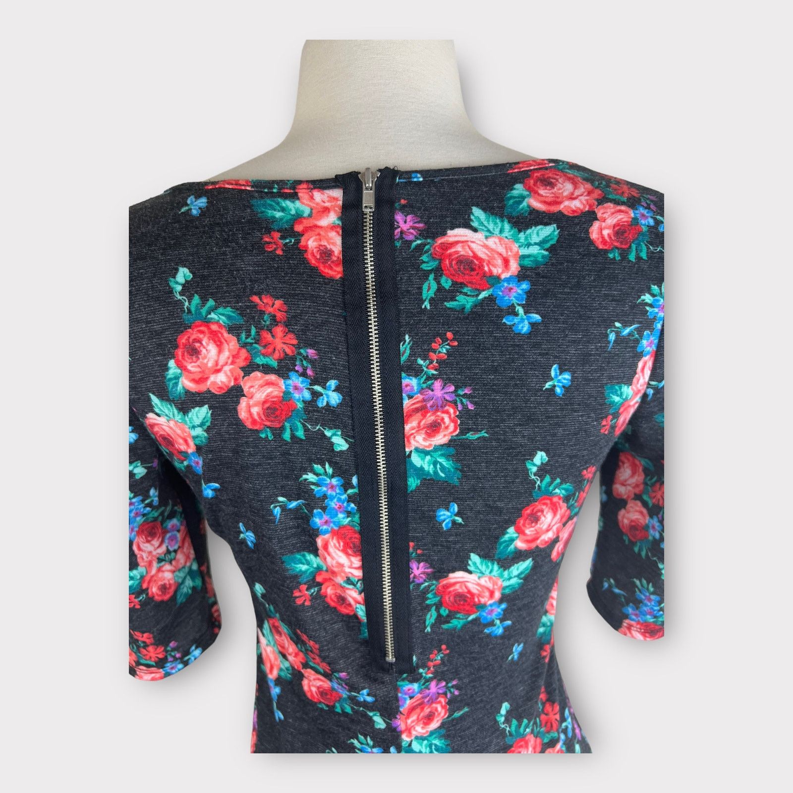 Kirra KIRRA | Floral 3/4 Sleeve Exposed Zipper Accent Top Grunge Size M / US 6-8 / IT 42-44 - 8 Thumbnail