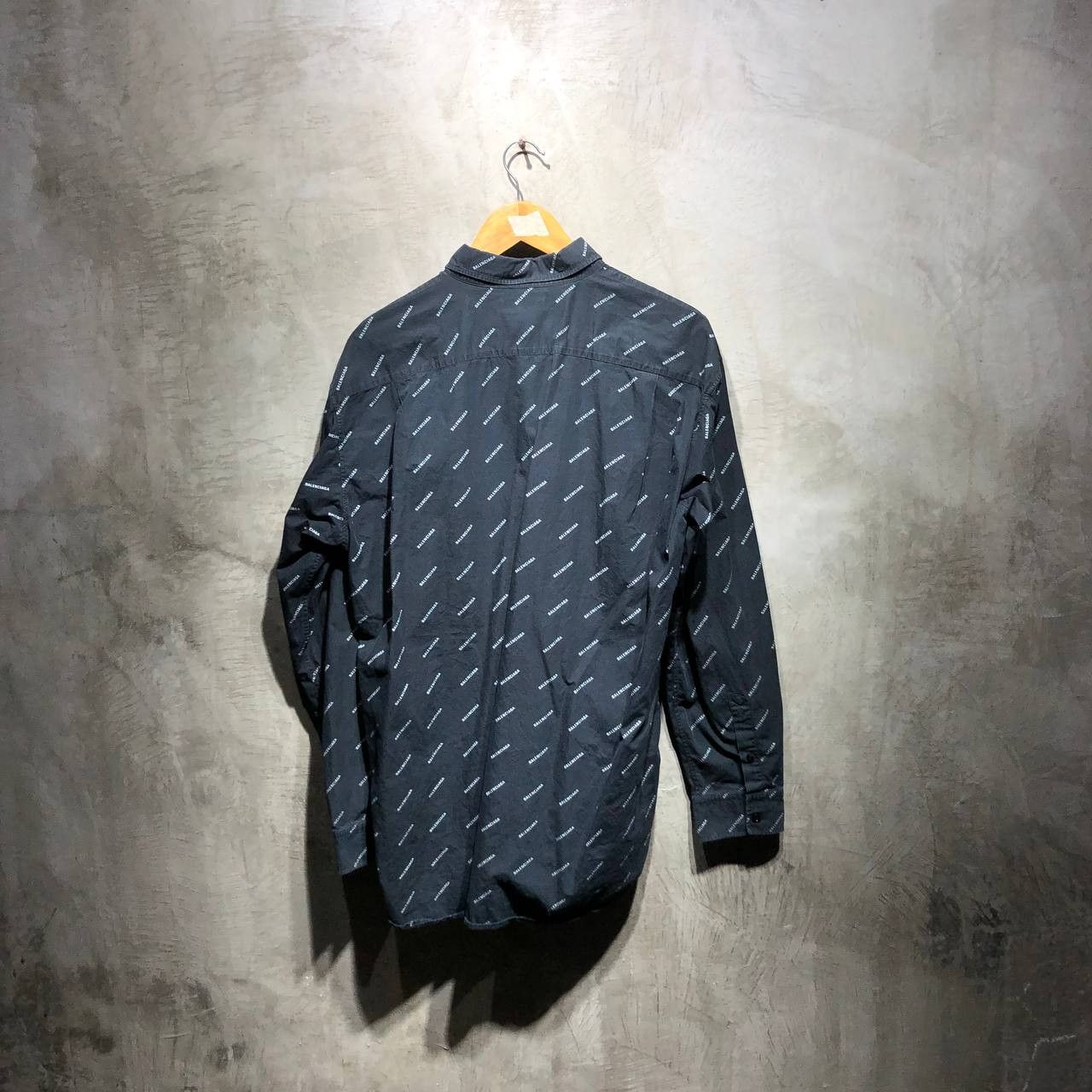 Balenciaga Balenciaga All over print logo button down L/S Size US XXL / EU 58 / 5 - 9 Thumbnail
