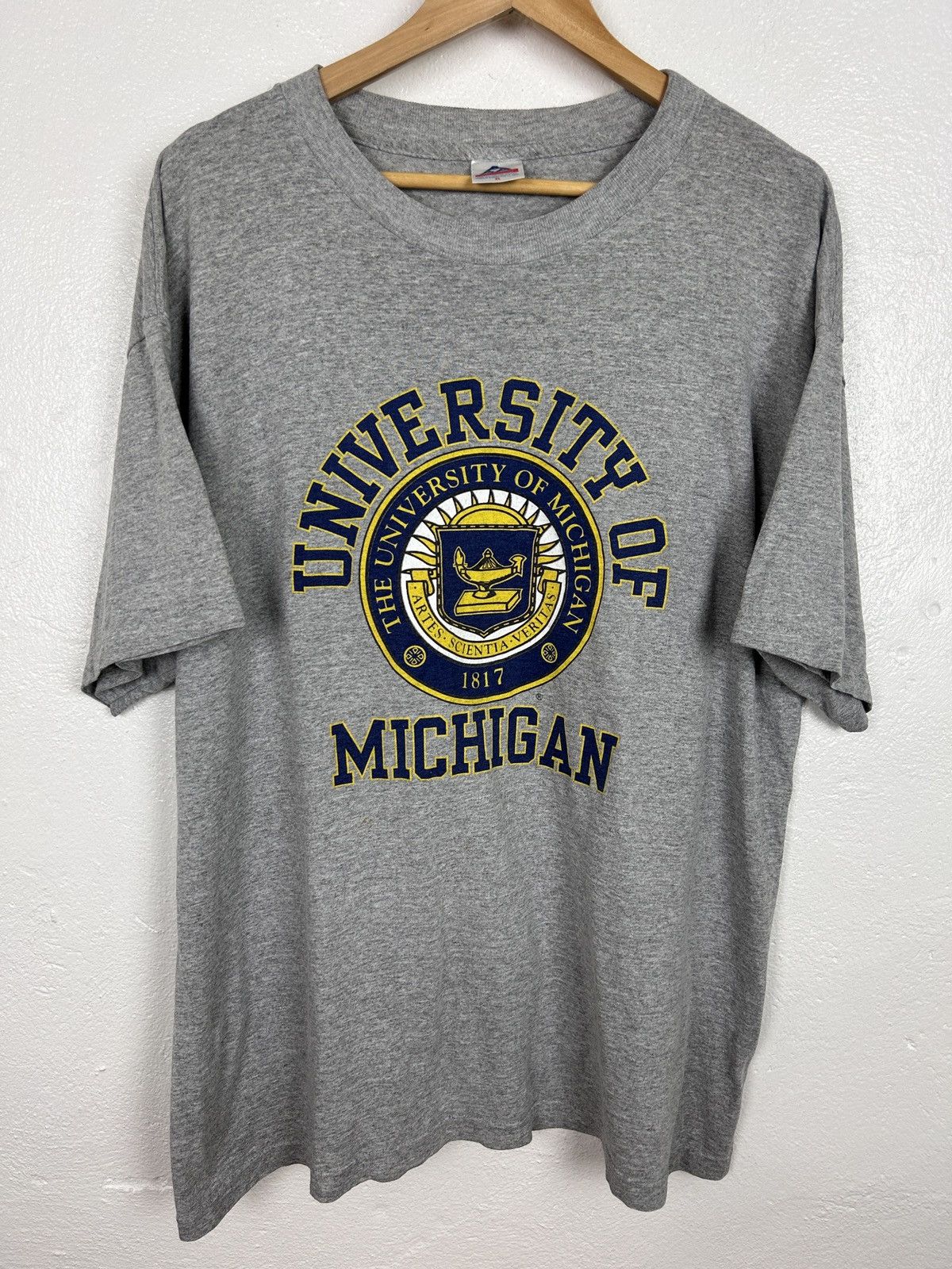 Vintage 90s Vintage University Of Michigan Center Logo T-Shirt Grey Size US XL / EU 56 / 4 - 1 Thumbnail