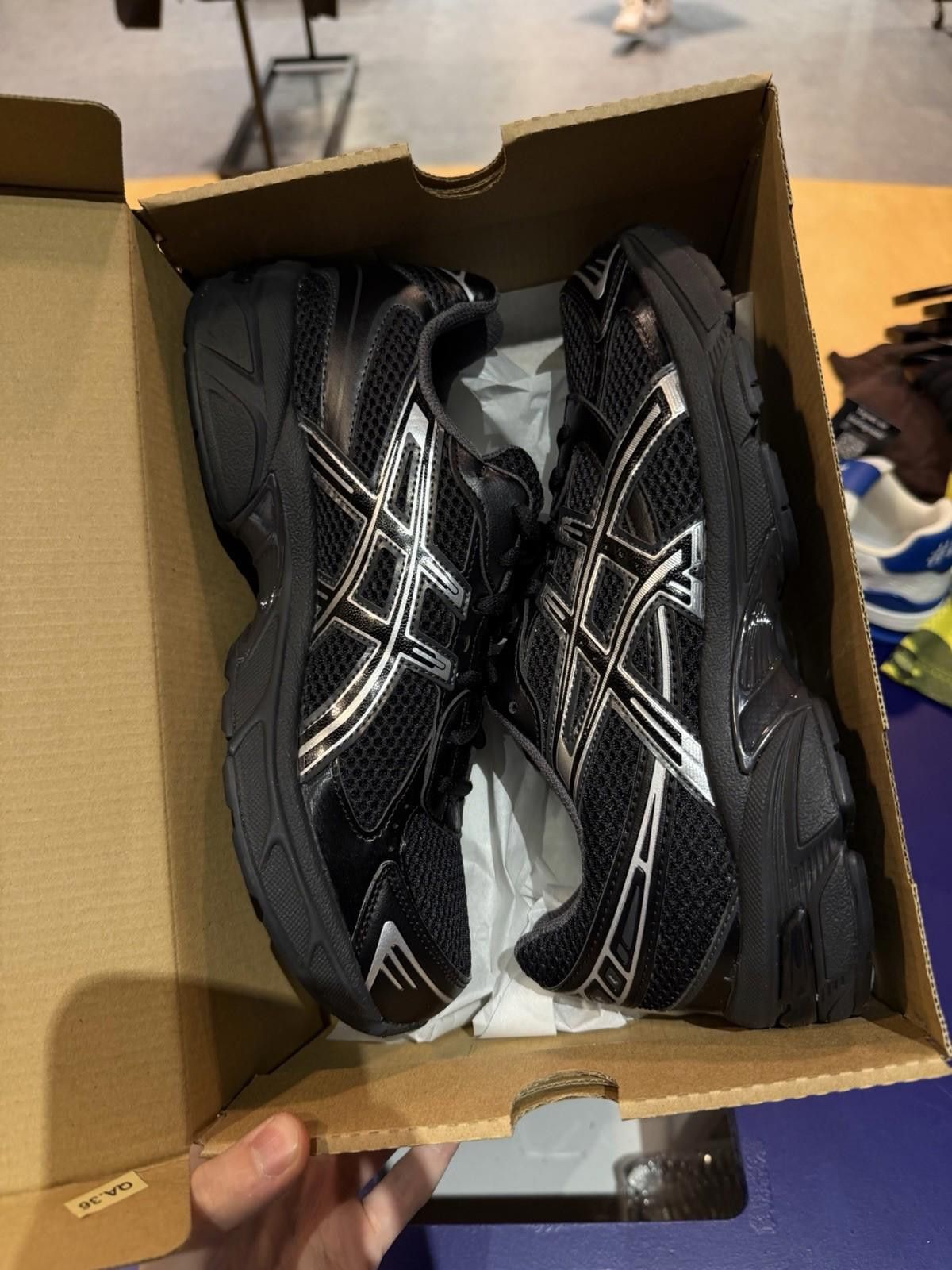 Asics ASICS Gel-1130 Black Pure Silver Men (11.5) 1201A906-001 NEW Size US 11.5 / EU 44-45 - 9 Thumbnail