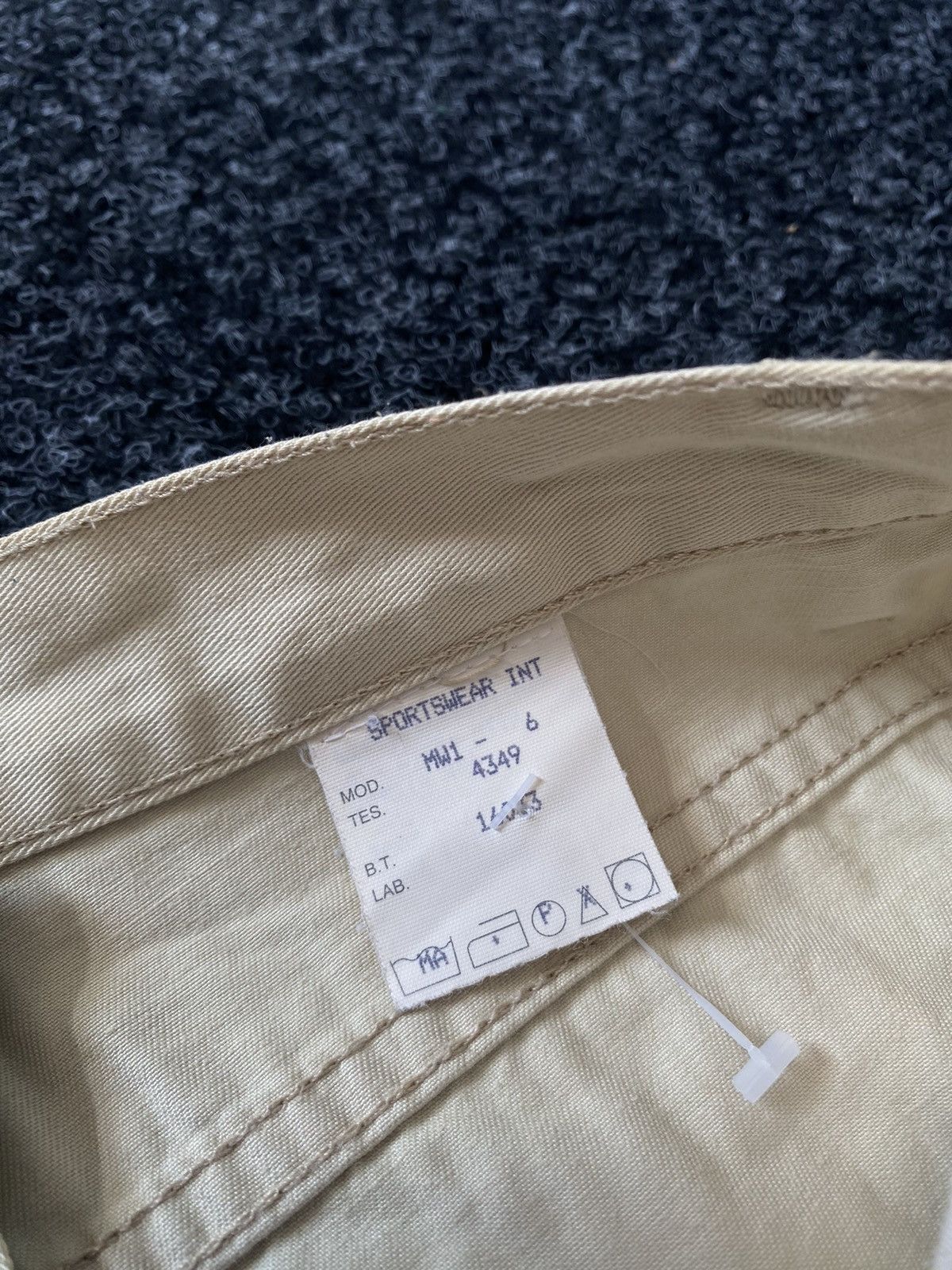 Moschino 🚨90s Moschino Made in italy rare beige pants gold logo Size 30" / US 8 / IT 44 - 15 Thumbnail