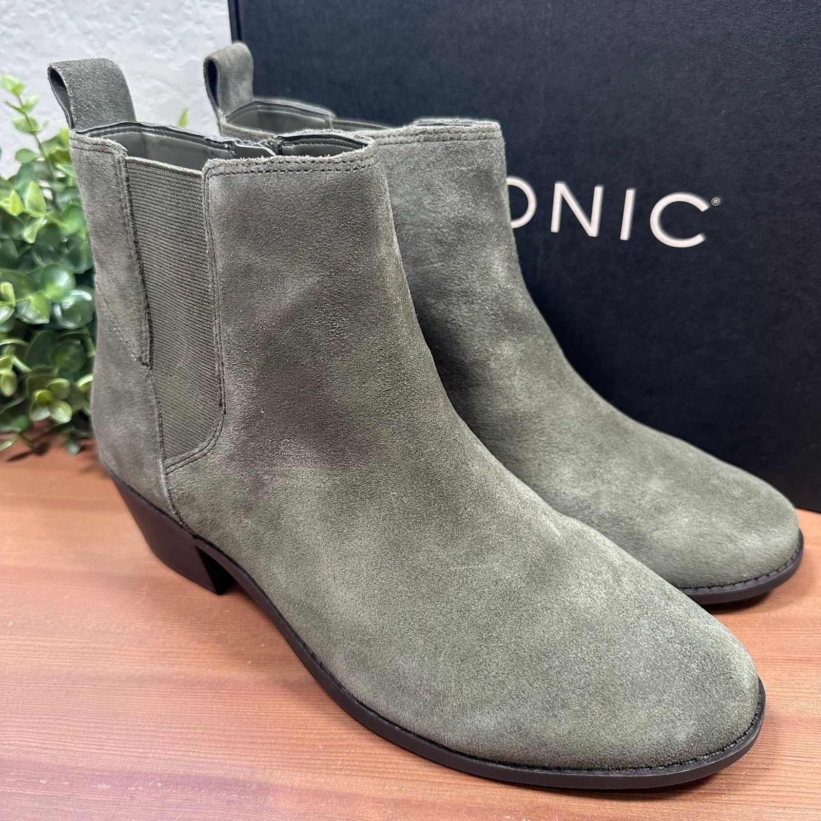 Vionic Vionic Roseland Wide Water-Repellent Suede Ankle Boots Size US 9.5 / IT 39.5 - 2 Thumbnail