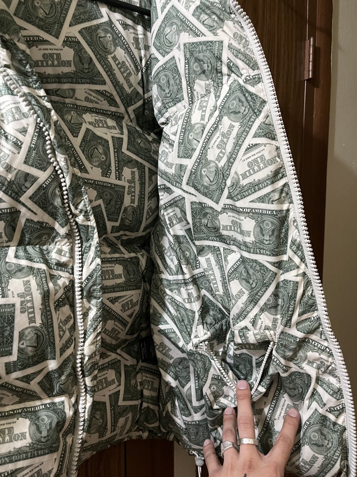 Vetements Vetements Money Puffer Size US XS / EU 42 / 0 - 8 Thumbnail