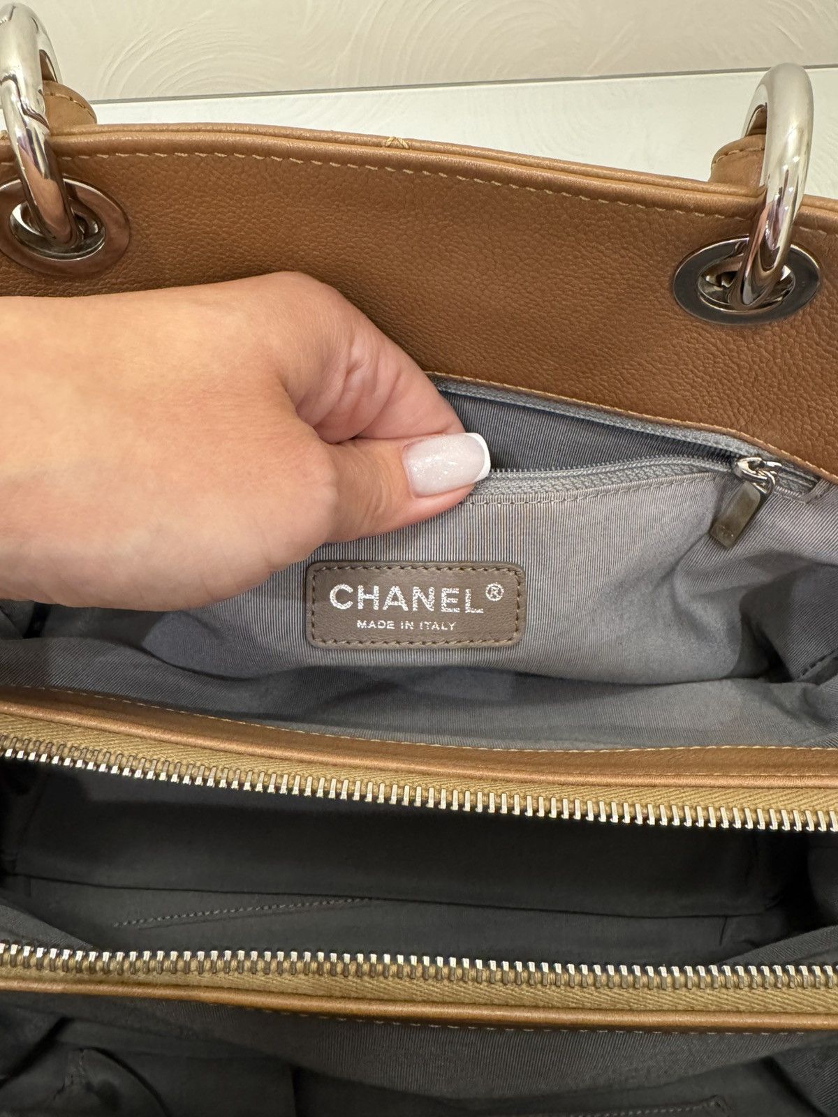 Chanel Leather Tote. Timeless CC Soft Zip Tote Quilted Caviar Size ONE SIZE - 9 Thumbnail