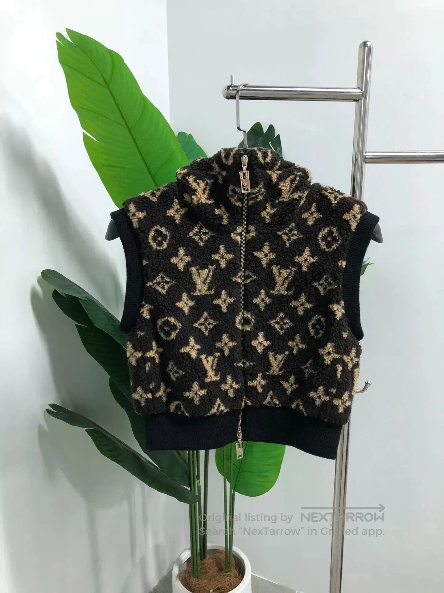 Louis Vuitton Louis Vuitton Brown Hooded Sleeveless Vest. Size S / US 4 / IT 40 - 1 Thumbnail