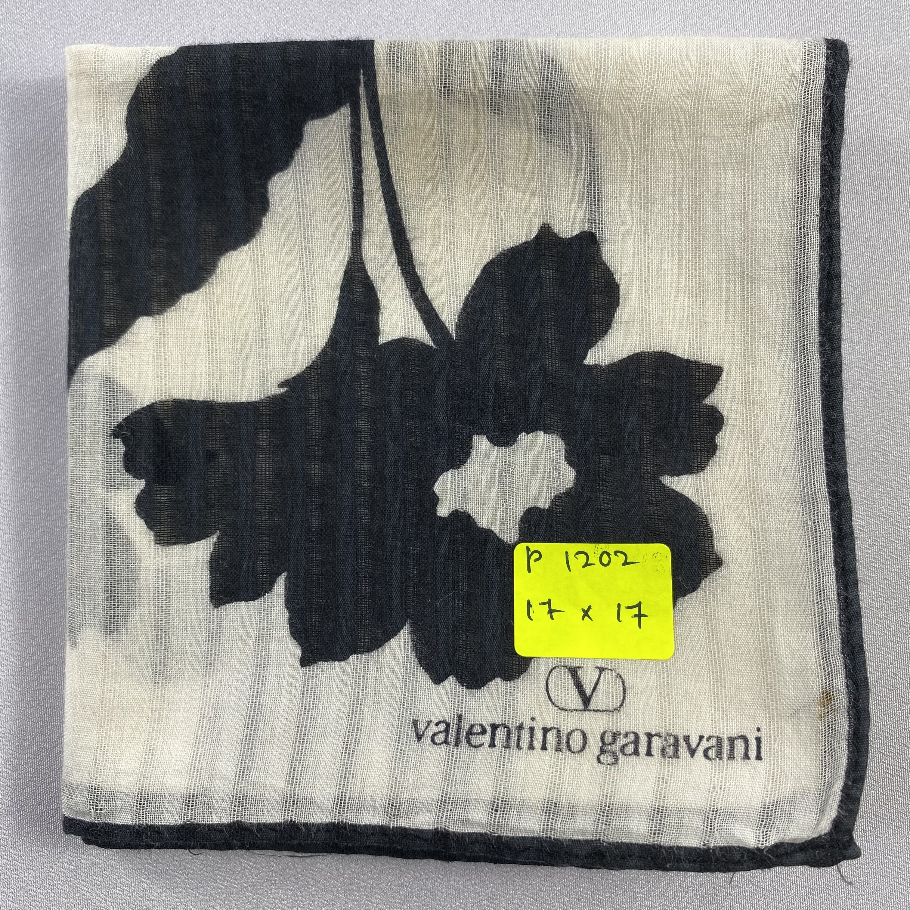 Valentino × Vintage Valentino Garavani Bandana/ Handkerchief / Neckerchief-P1202 Size ONE SIZE - 5 Thumbnail