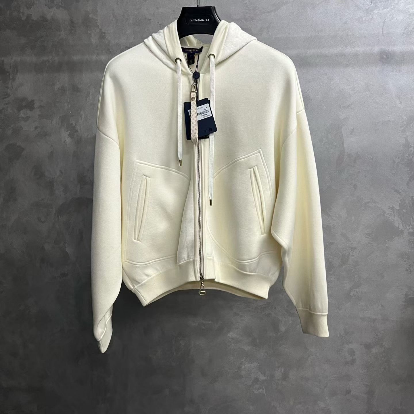 Louis Vuitton Louis Vuitton White Sweater S Women Size S / US 4 / IT 40 - 1 Thumbnail