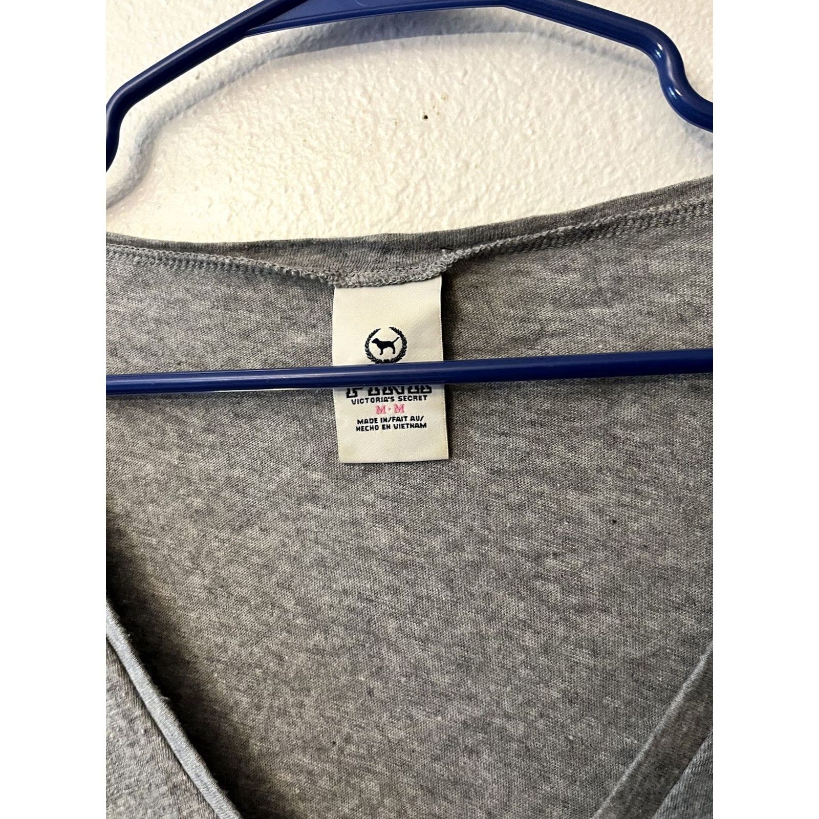 Vintage VINTAGE Victoria's Secret Pink Bling Pocket Cardigan Button Up Top M Gray Womens Pocket Cardigan Bling Pink Buttons V-Neck 90s? Size M / US 6-8 / IT 42-44 - 2 Thumbnail