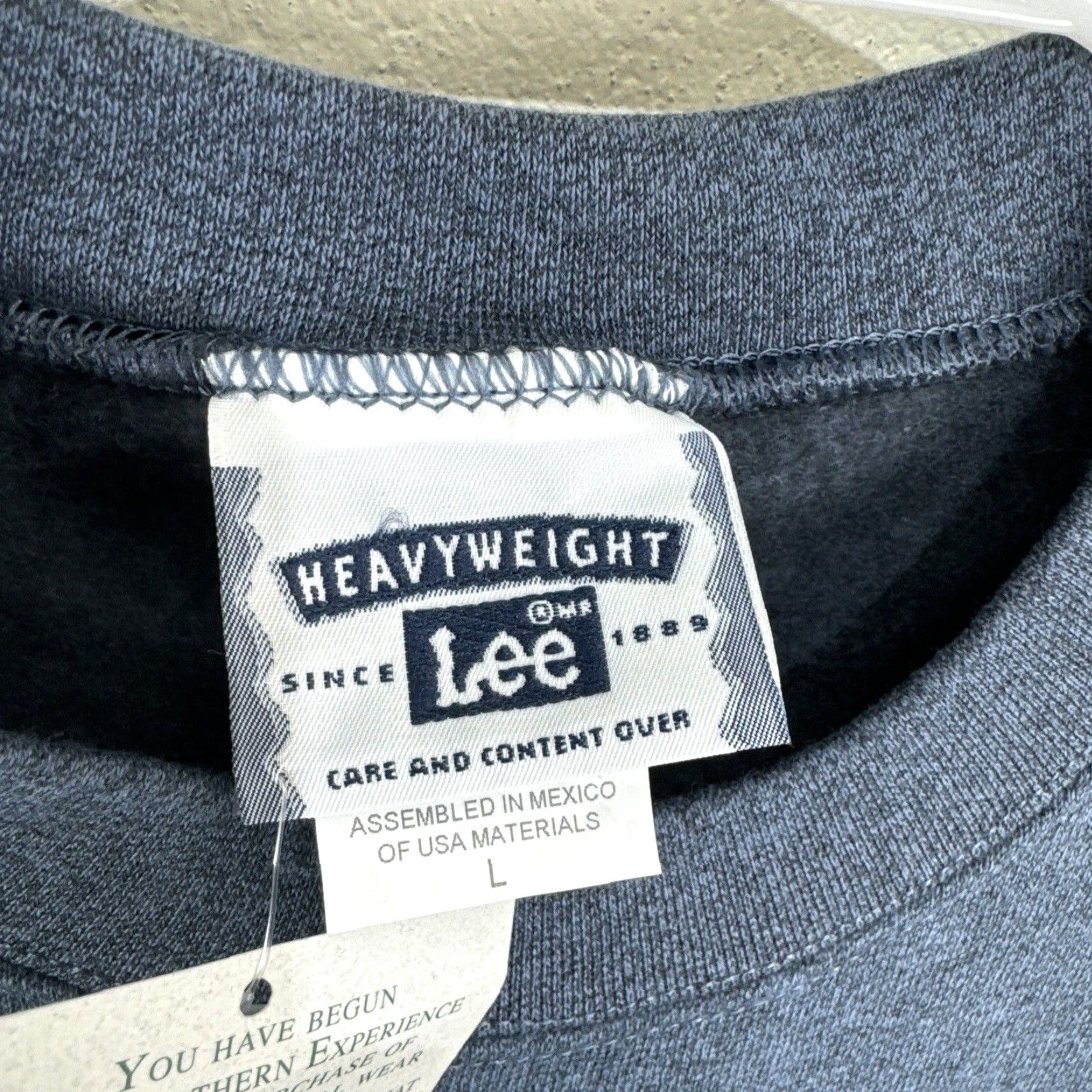 Vintage VINTAGE Lee Snow Happens Sweatshirt Gray L Adults Casual 1990s Winter Embroidered Snowman Grunge Men’s or Women’s Size US L / EU 52-54 / 3 - 2 Thumbnail