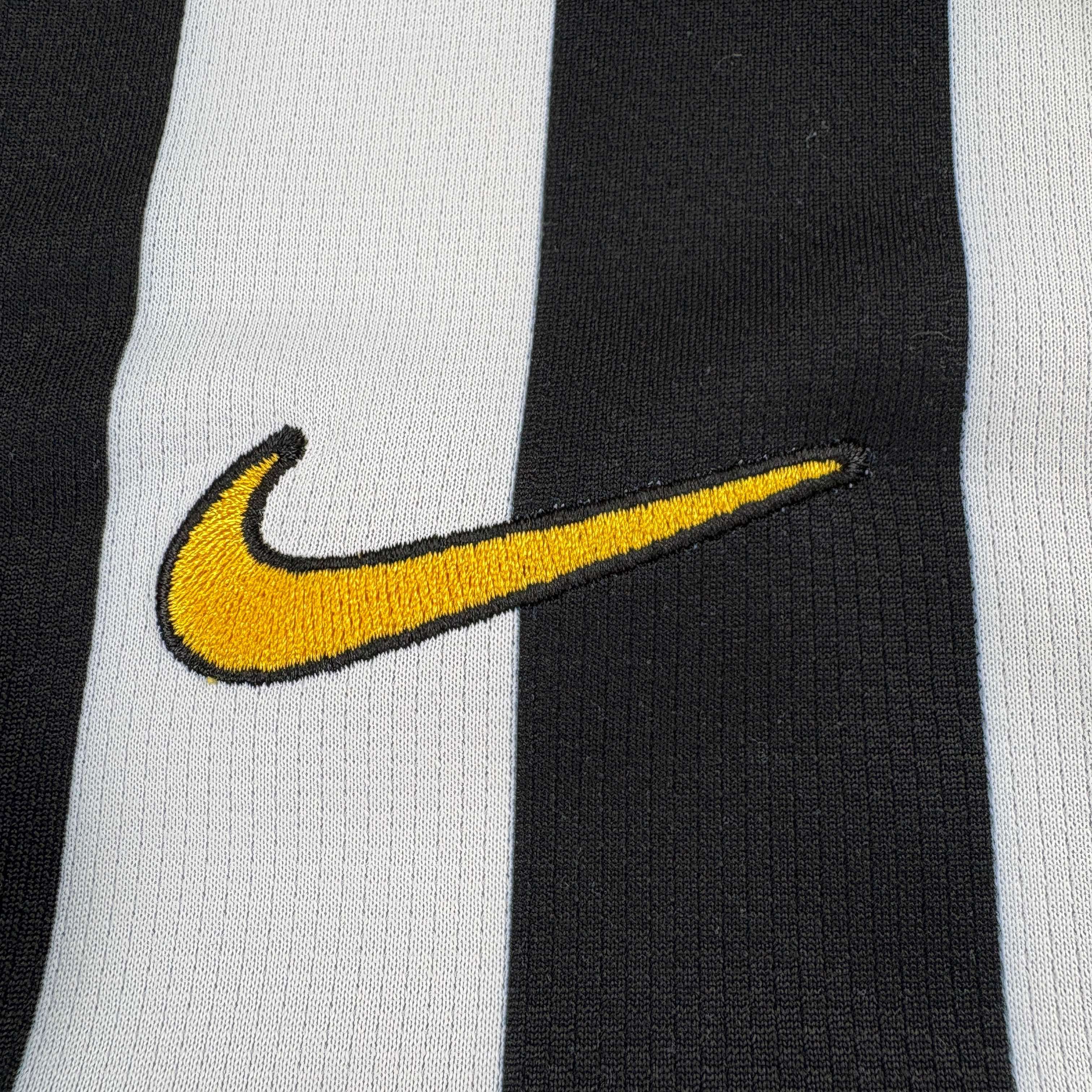Nike Juventus 2006-07 Nike home football jersey shirt size L Size US L / EU 52-54 / 3 - 6 Thumbnail