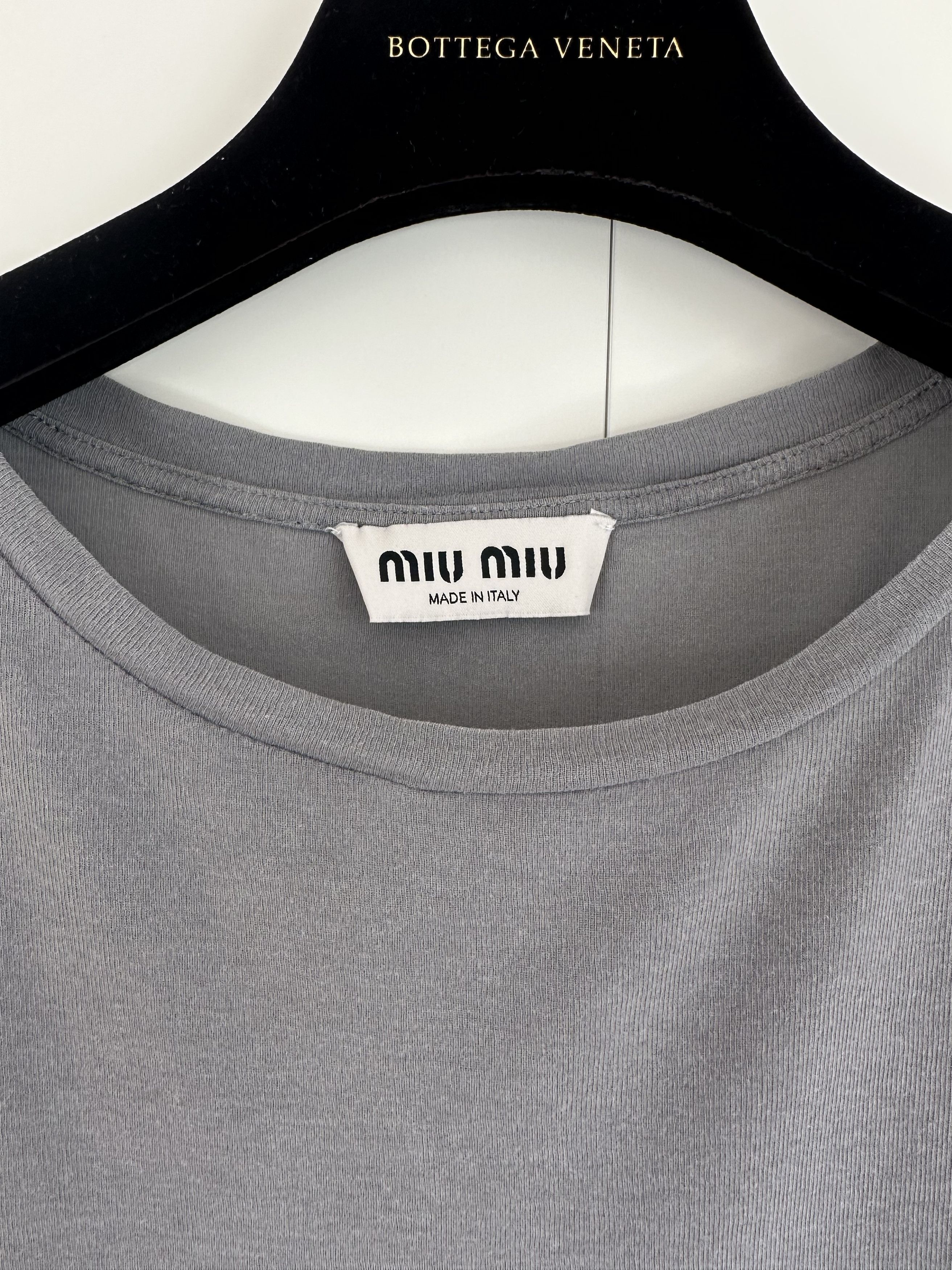 Miu Miu SOLD OUT RUNWAY LOGO PATCH T-SHIRT $1220 Size M / US 6-8 / IT 42-44 - 5 Thumbnail