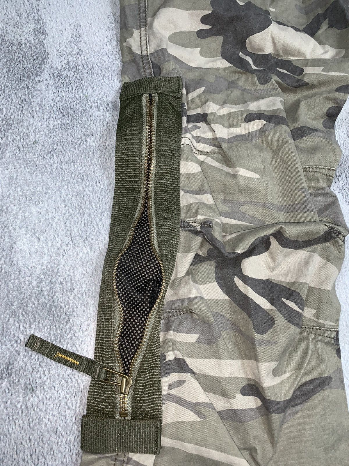 Japanese Brand × Vintage Vintage Y2K Low Rise camo flared zip pants AvantGarde japan Size 28" / US 6 / IT 42 - 4 Thumbnail