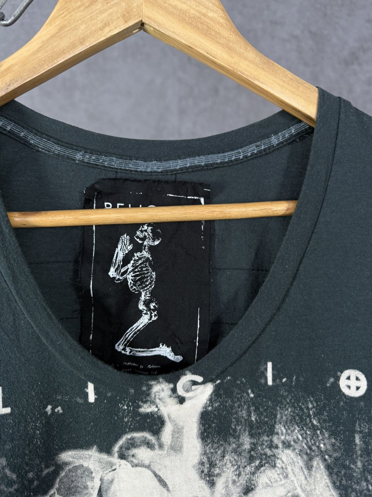 Designer Religion art designer v neck tee Size US S / EU 44-46 / 1 - 4 Thumbnail