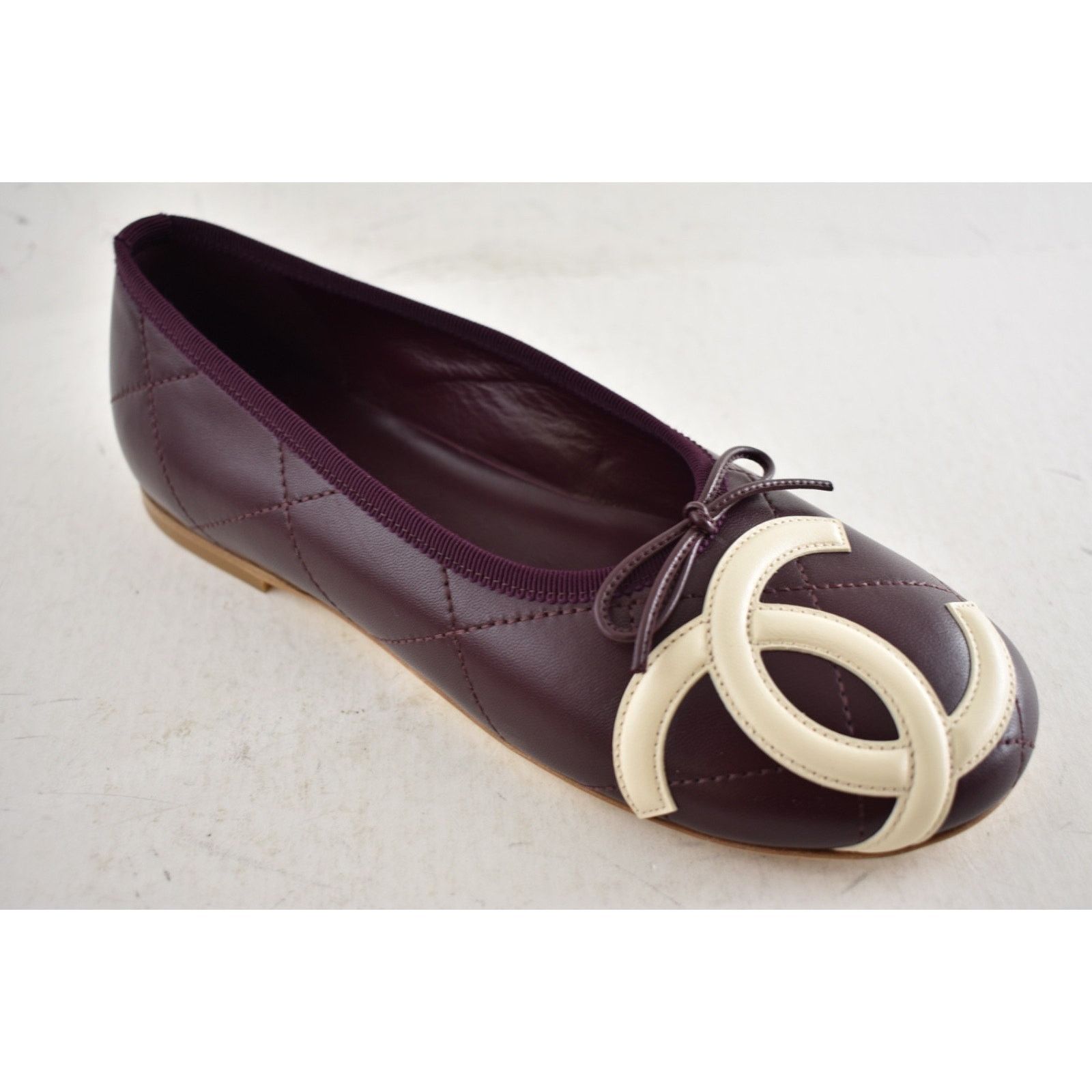 Chanel Beach Cambon Burgundy Red Ivory CC Ballet Flat 37.5 Size US 7.5 / IT 37.5 - 7 Thumbnail