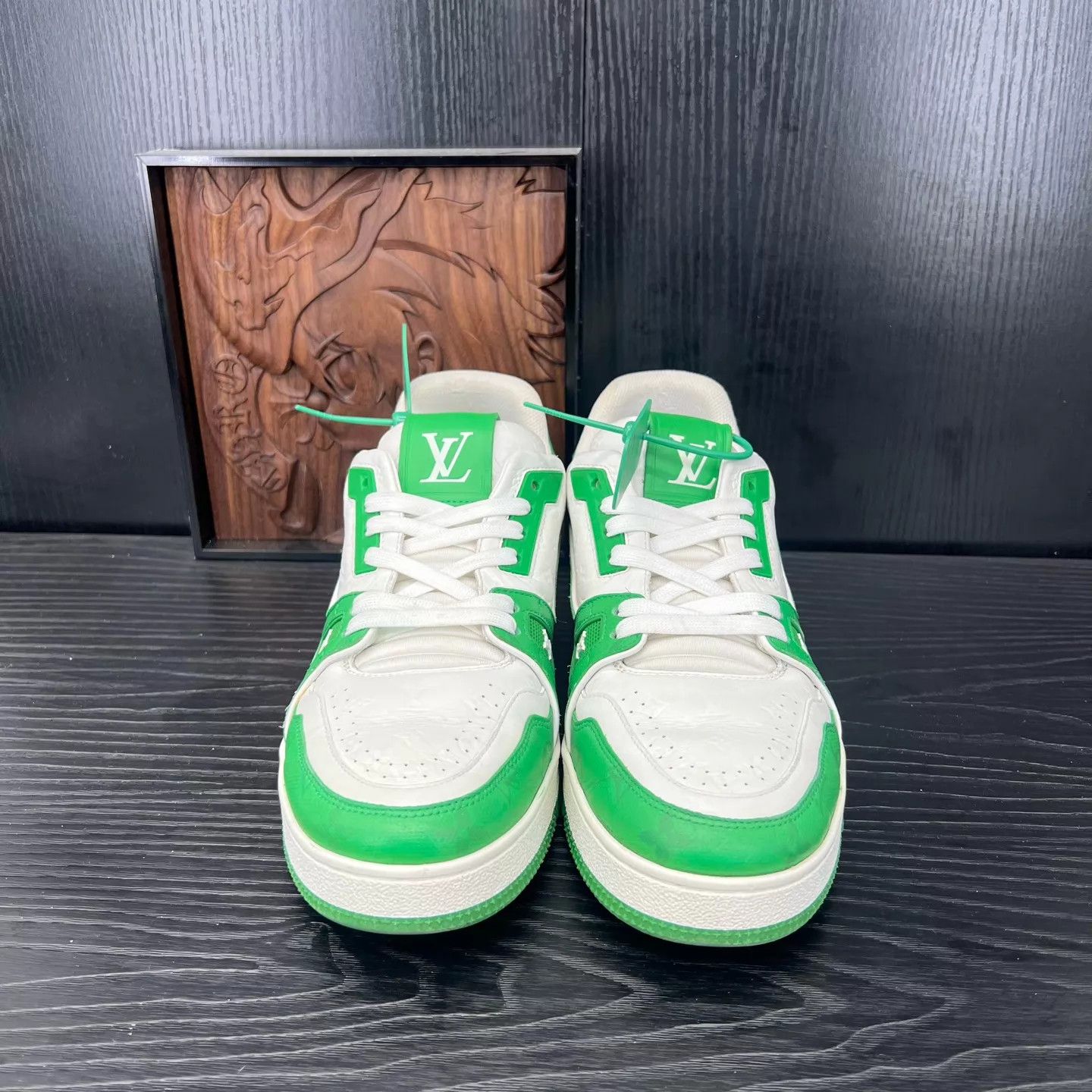 Louis Vuitton LV Trainer White Green Embossed 7.5/41.5 Mint Size US 8.5 / EU 41-42 - 4 Thumbnail