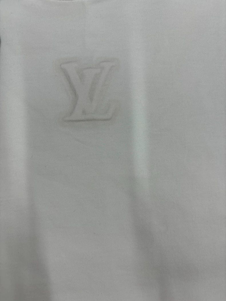 Louis Vuitton Louis Vuitton Embossed logo short sleeve Size US M / EU 48-50 / 2 - 3 Thumbnail