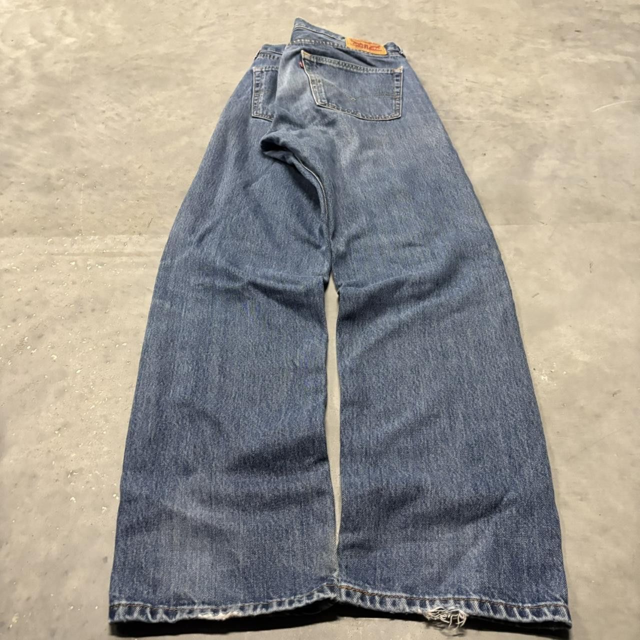 Levi's × Vintage Crazy Vintage Y2K/2000s Grunge Levis Medium Wash Essential Denim Jeans! Size US 36 / EU 52 - 4 Thumbnail