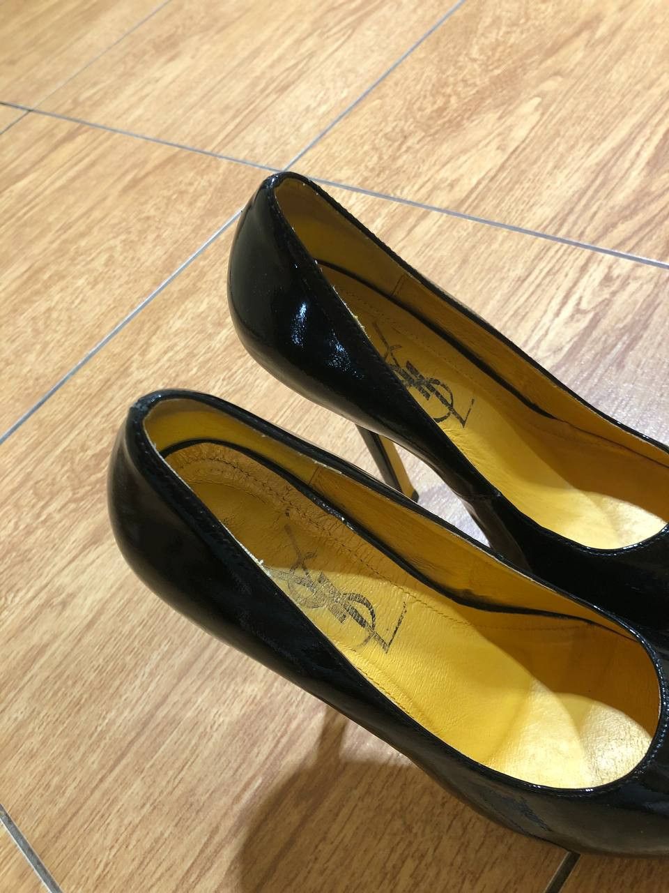 Yves Saint Laurent YVES SAINT LAURENT BLACK PATENT PUMP PEEP TOE HEELS Size US 7 / IT 37 - 5 Thumbnail
