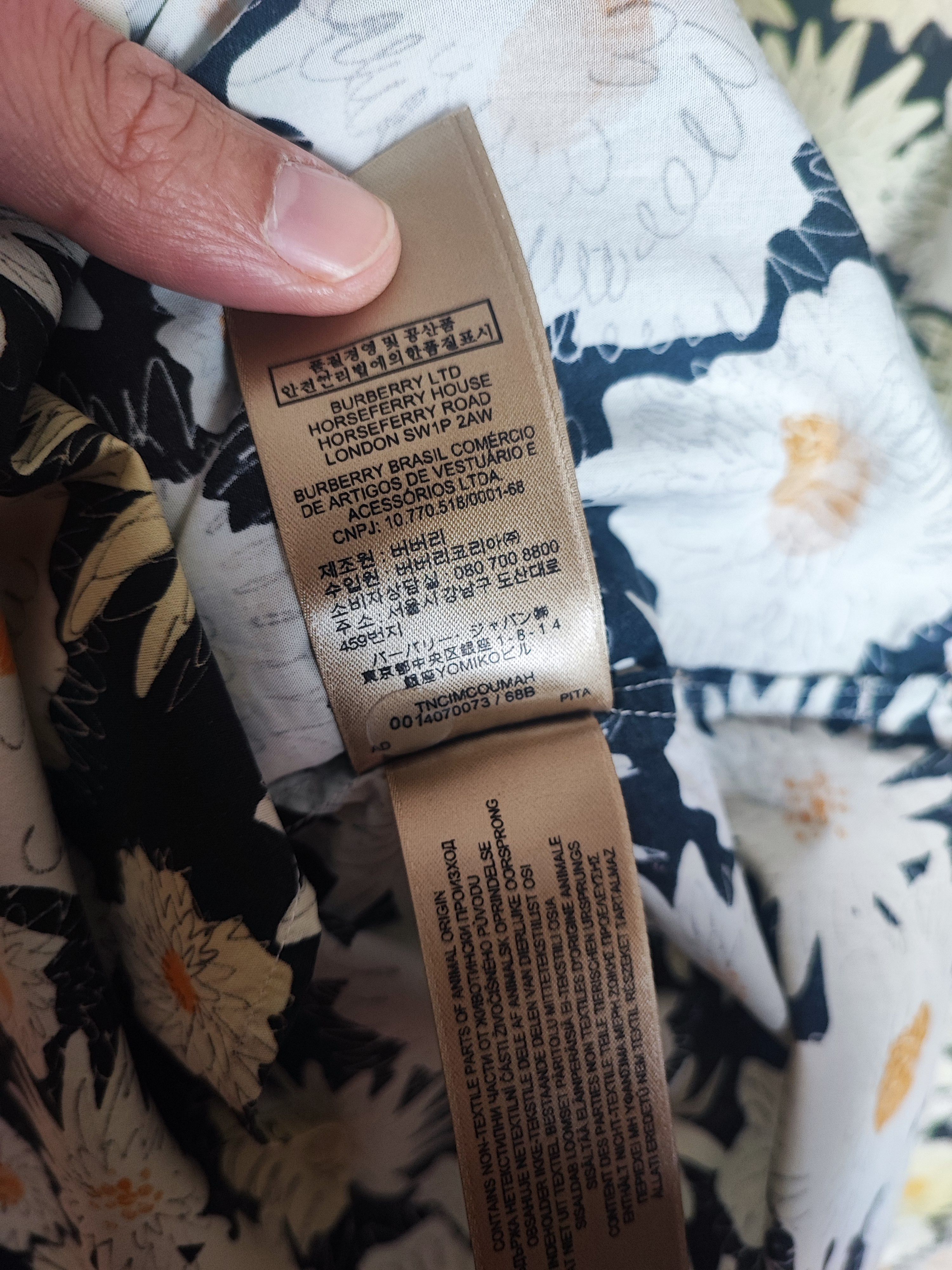 Burberry 🔥Extremely Rare Burberry Shirt🔥 Size US XL / EU 56 / 4 - 7 Thumbnail