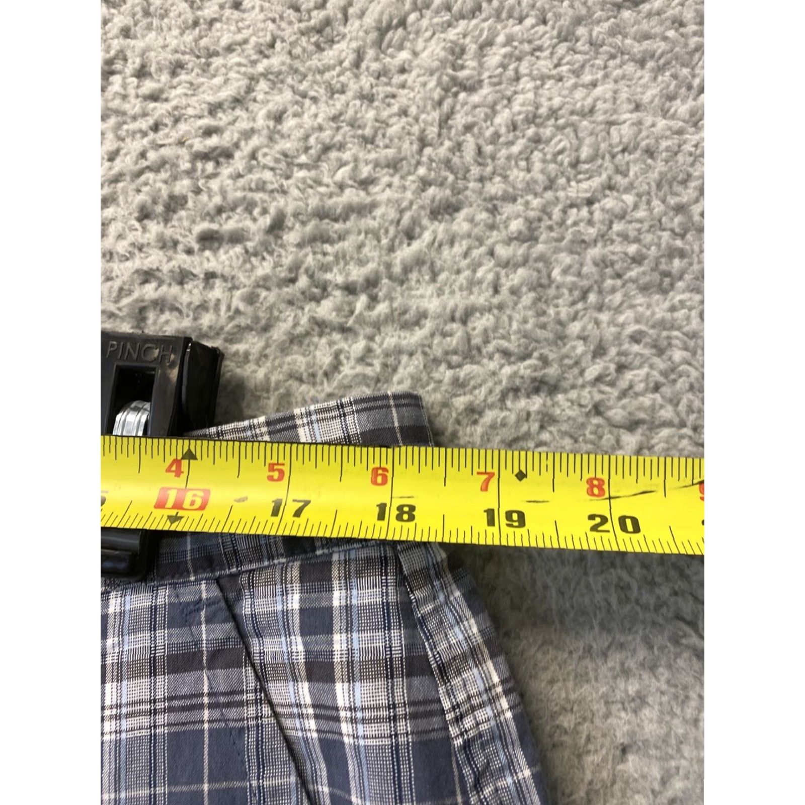 Banana Republic VINTAGE Banana Republic Mens Shorts Size 36 Gray Plaid Cotton Flat Front Casual Summer Size US 36 / EU 52 - 3 Thumbnail