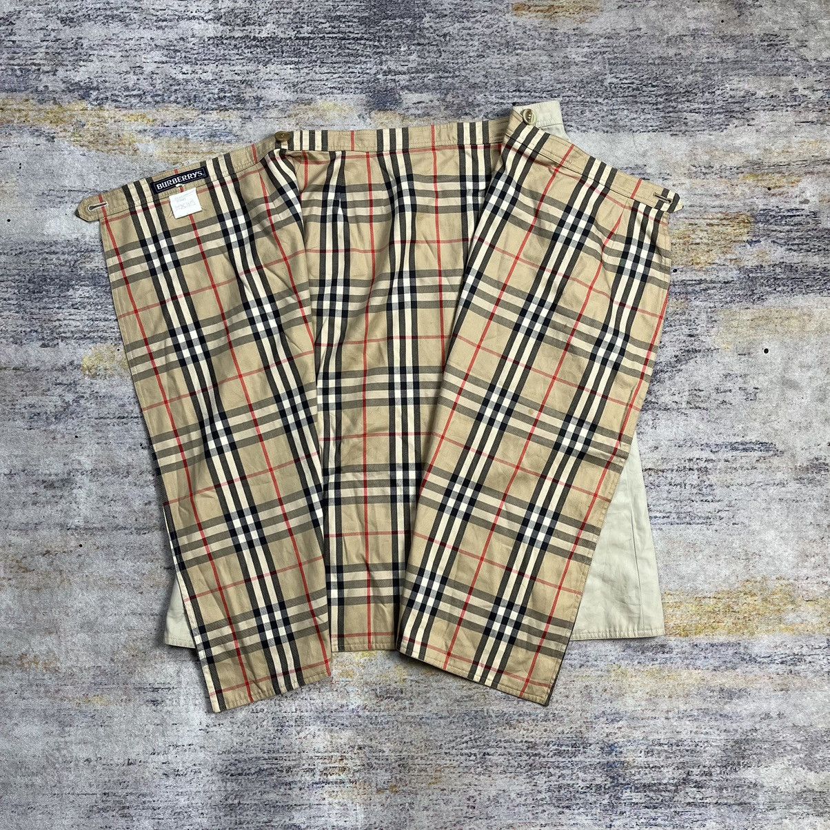 Burberry × Vintage Vintage 90s Burberrys reversible tartan nova check skirt Size 24" / US 00 / IT 34 - 6 Thumbnail