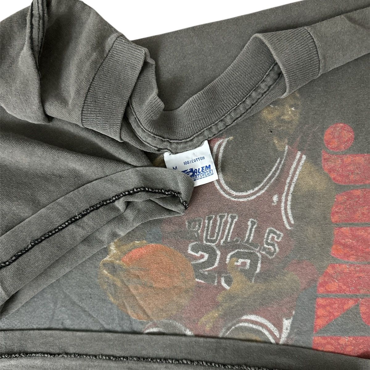 Vintage 90’s Chicago Bulls “Micheal Jordan” Size US M / EU 48-50 / 2 - 3 Thumbnail