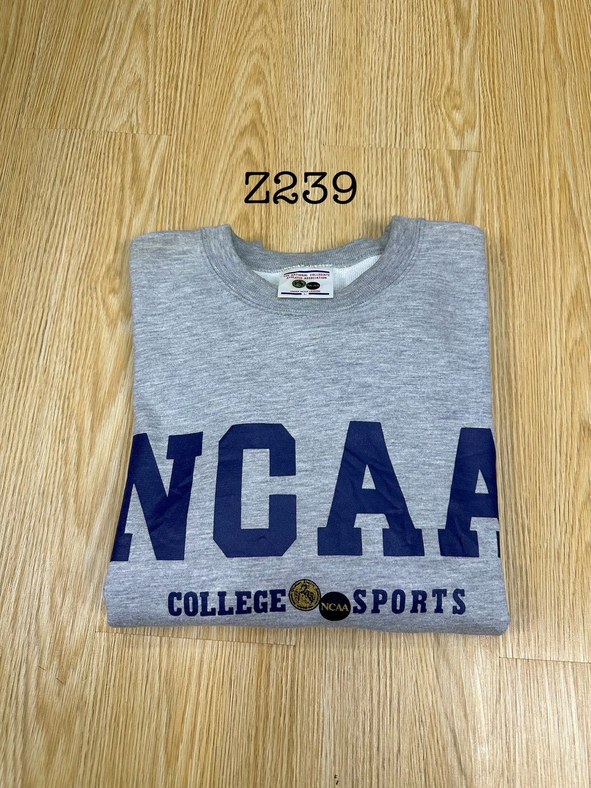 NCAA Vintage NCAA by Descente Crewneck Z239 Size US L / EU 52-54 / 3 - 14 Thumbnail