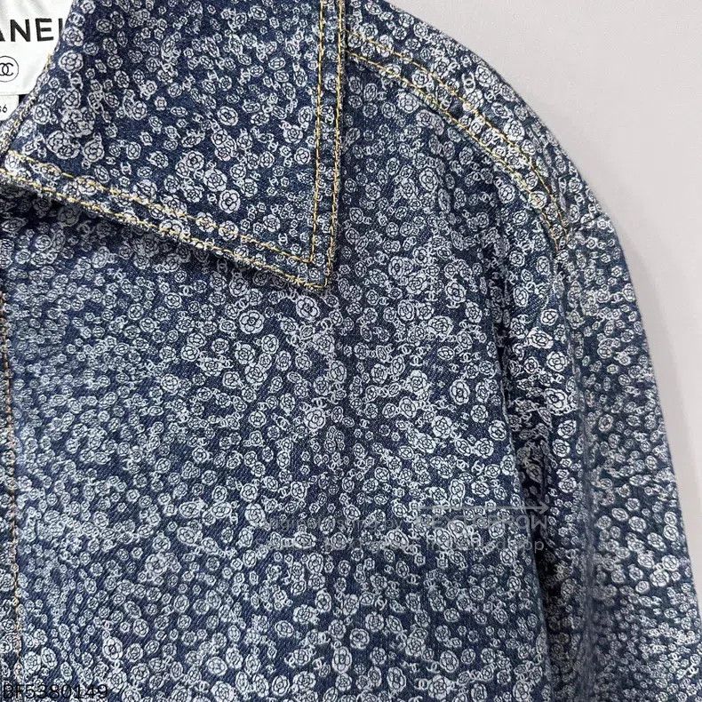 Chanel Chanel Three camelia full-print denim jacket Size XS / US 0-2 / IT 36-38 - 3 Thumbnail
