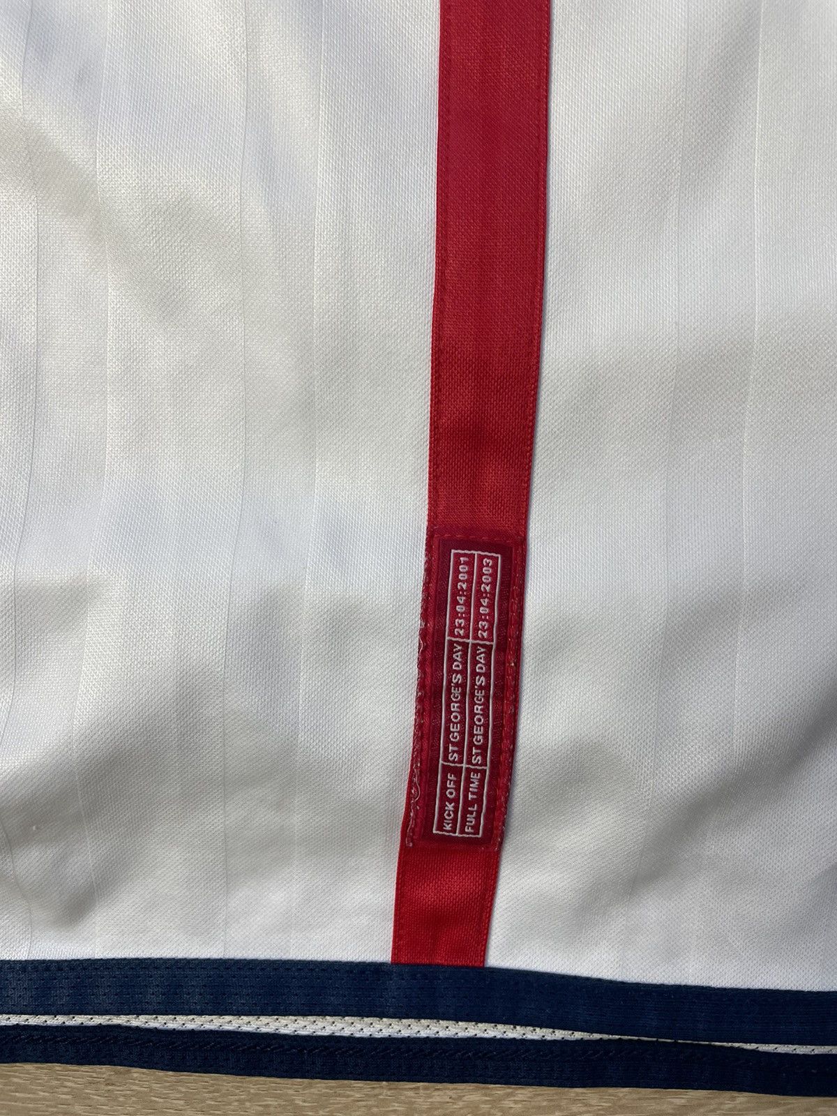 Umbro ENGLAND 2001 2003 HOME FOOTBALL SHIRT VINTAGE SOCCER JERSEY Size US XXL / EU 58 / 5 - 4 Thumbnail