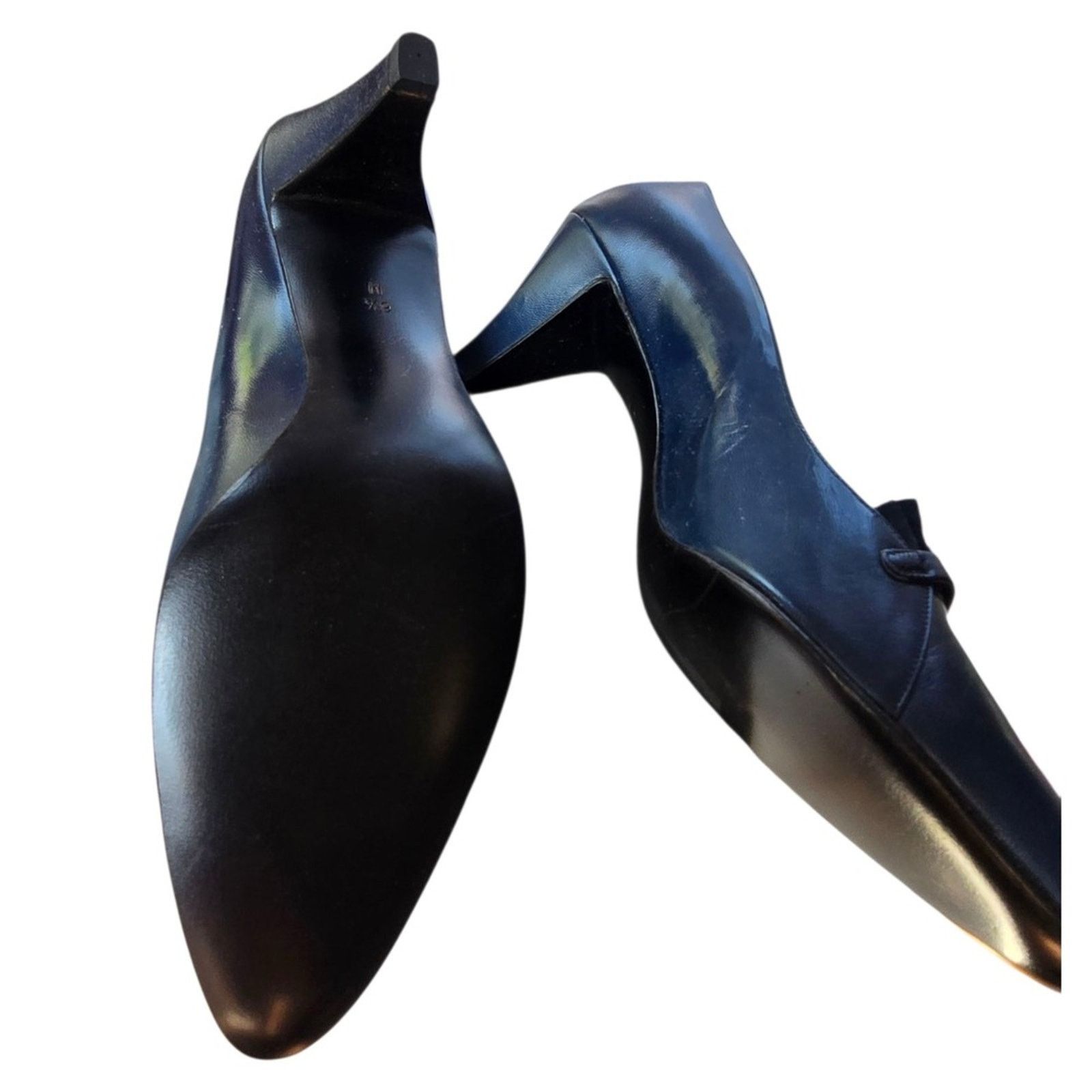 Bally Deadstock Bally Switzerland Navy Leather Pumps Classic 6.5 Size US 6.5 / IT 36.5 - 10 Thumbnail