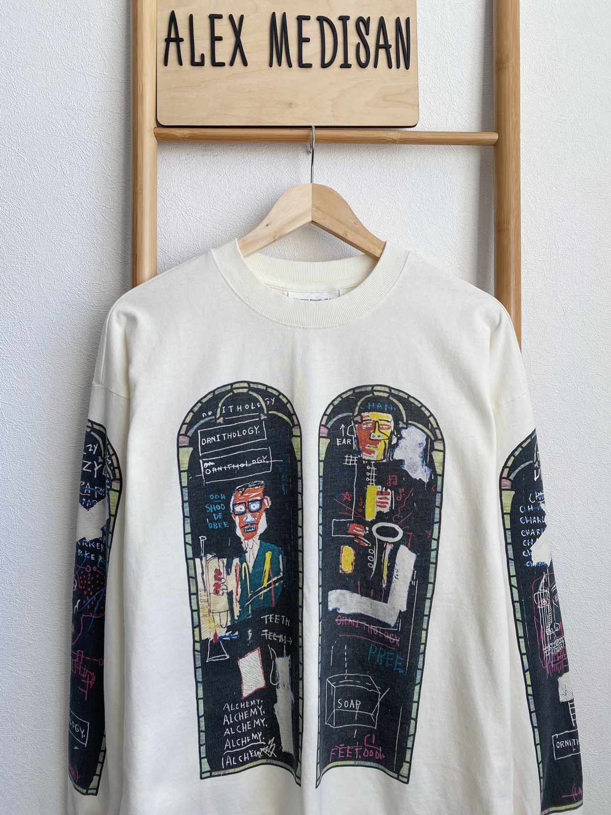 H&M × Jean-Michel Basquiat × Who Decides War WHO DECIDES WAR x BASQUIAT x H&M LONG SLEEVE RELAXED T-SHIRT Size US S / EU 44-46 / 1 - 4 Thumbnail