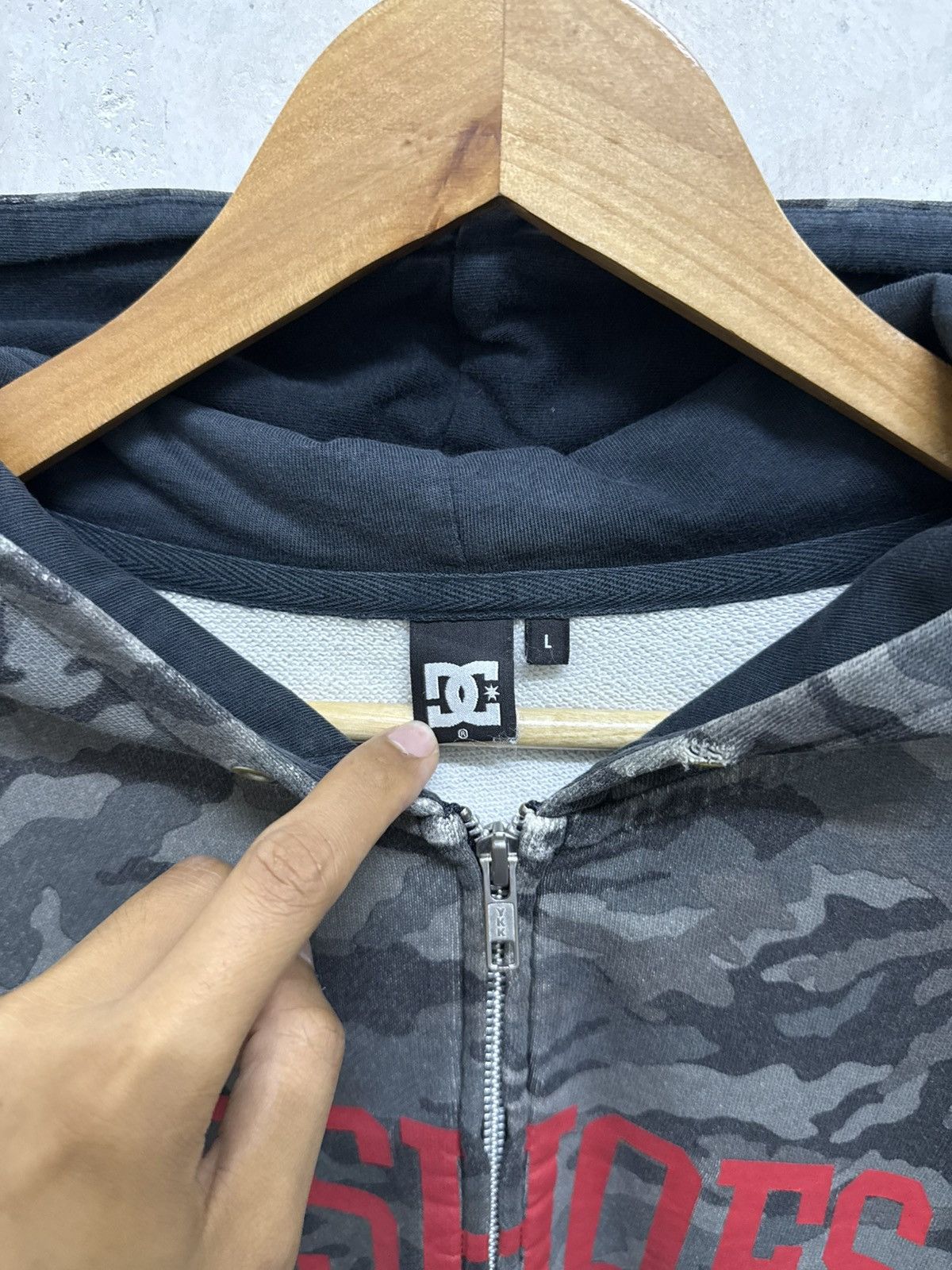 DC 2000s DC Shoes Zip Up Distressed y2k Hoodie Realtree style Size US L / EU 52-54 / 3 - 4 Thumbnail