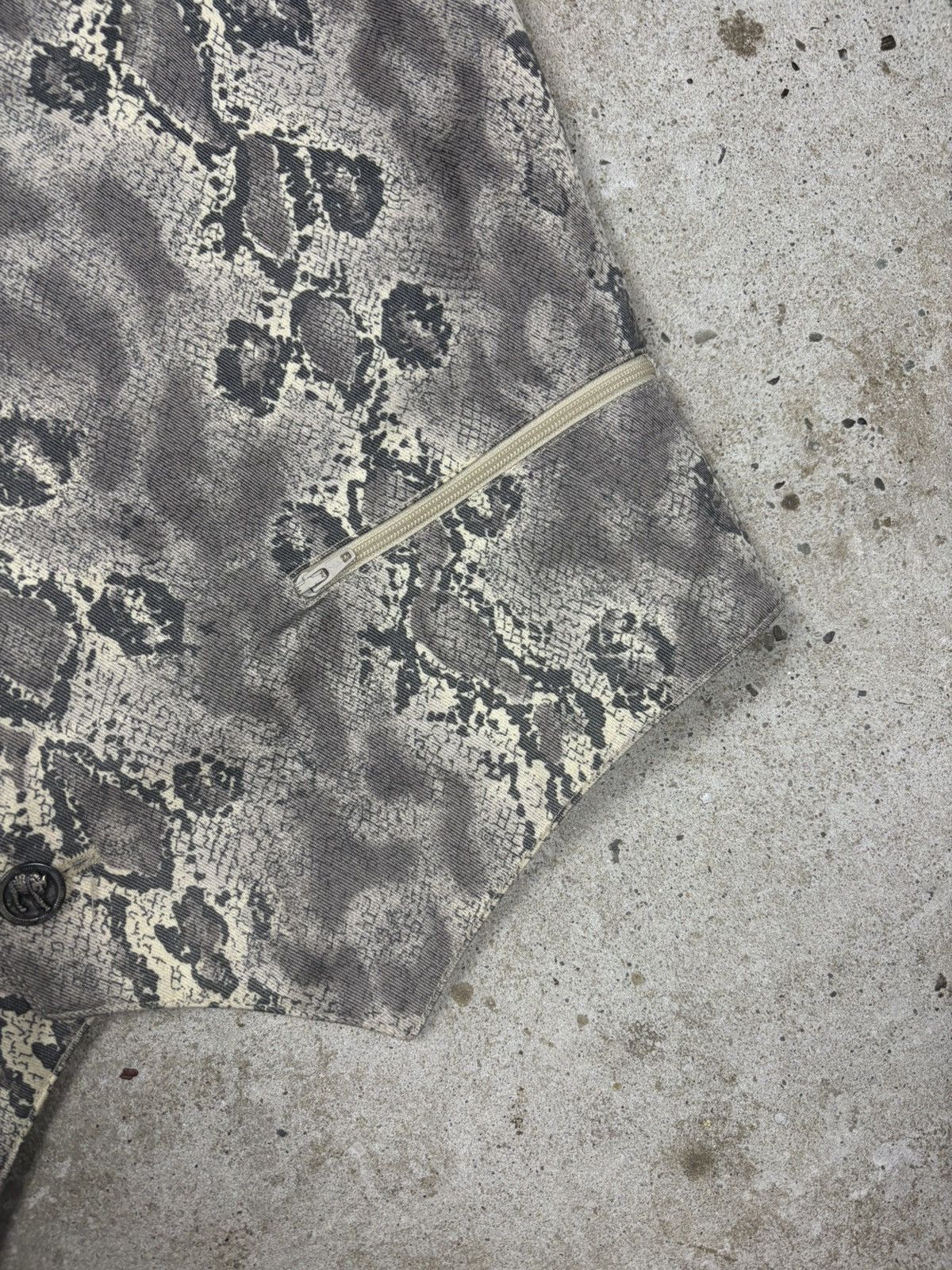 Versace Vintage 1990s Versus Gianni Versace Snake Print Animal Vest Size US M / EU 48-50 / 2 - 5 Thumbnail