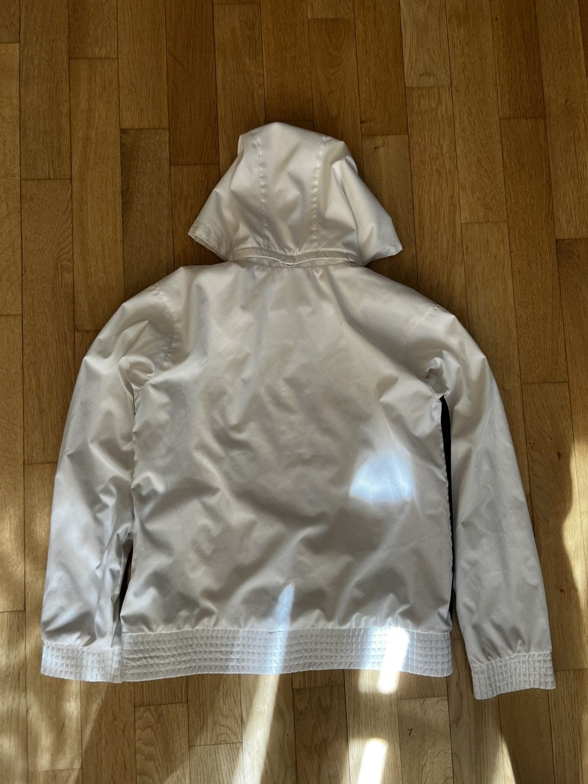 Nike × Vintage NIKE White Lightweight Windbreaker Activewear Jacket Small Size S / US 4 / IT 40 - 3 Thumbnail