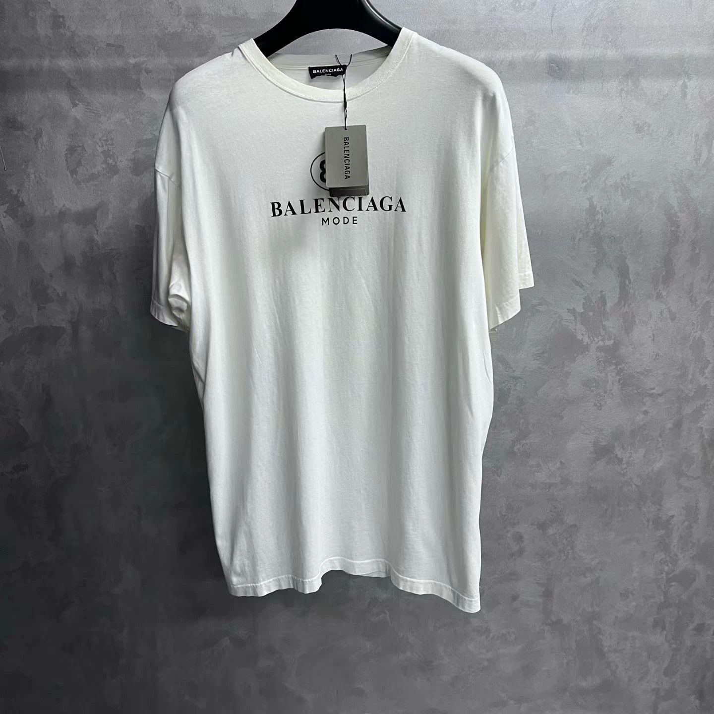 Balenciaga Balenciaga Retro Printed White Hoodie XS Men Size US XS / EU 42 / 0 - 1 Thumbnail