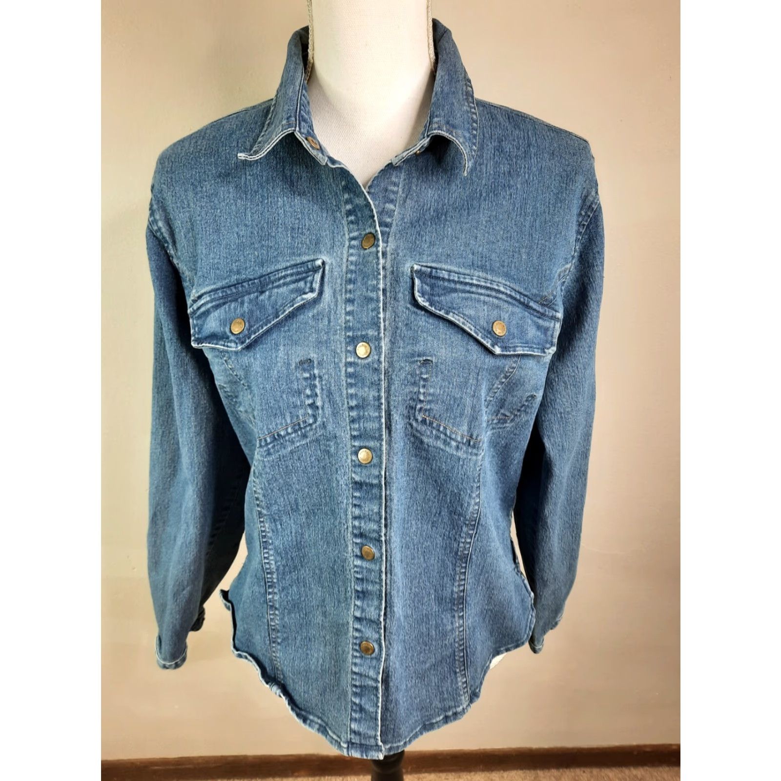 Vintage Woolrich Button-Up Shirt Denim Blue Pockets Collared Snaps Women M Classic Woolrich Denim Button-Up Shirt Size M / US 6-8 / IT 42-44 - 5 Thumbnail