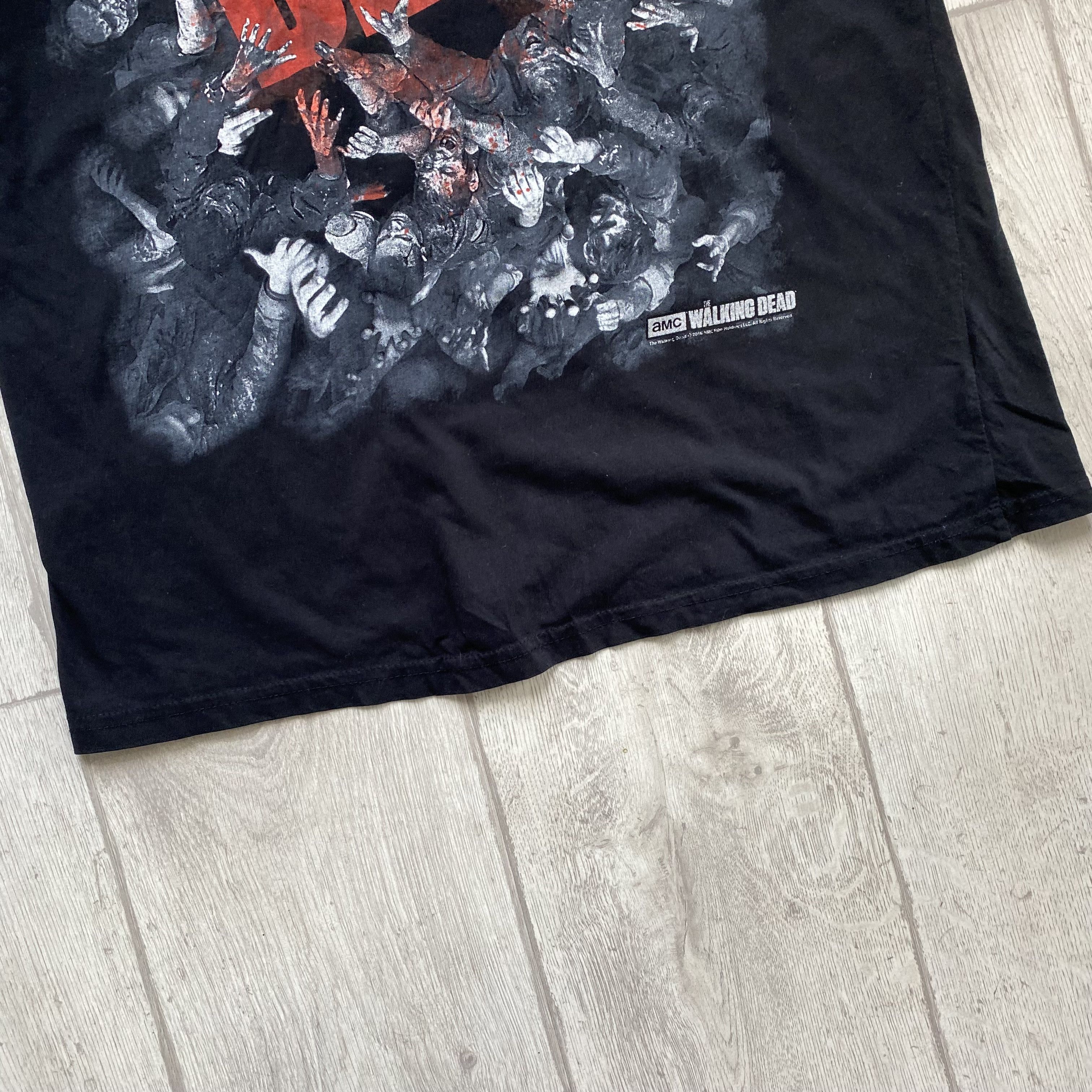 Expert Horror 🧟‍♂️ The Walking Dead amc Promo tee Zombie Big Logo Y2K Size US M / EU 48-50 / 2 - 2 Thumbnail