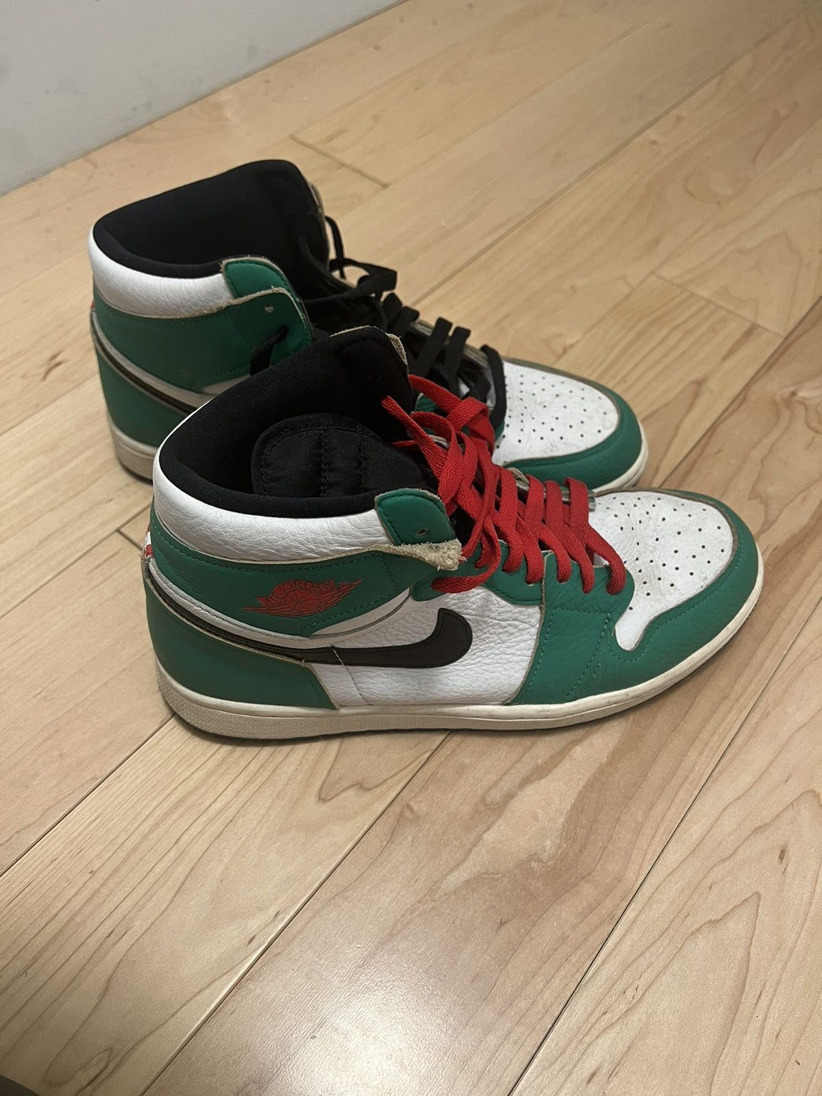 Jordan Brand Jordan 1 High Lucky Green Size US 9 / EU 42 - 2 Thumbnail