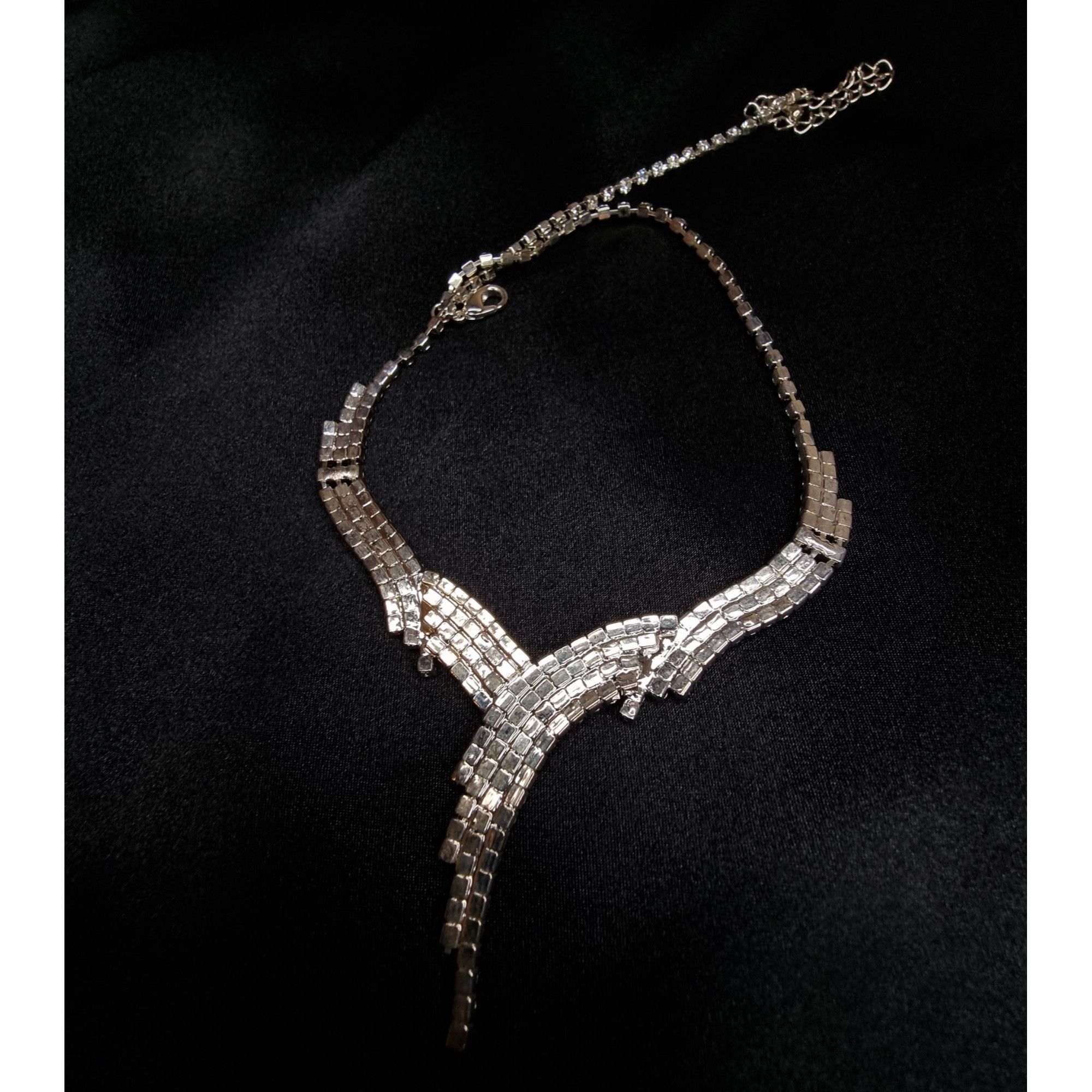 Vintage Vintage-Inspired Silver Crystal Statement Necklace With Adju Size ONE SIZE - 6 Thumbnail