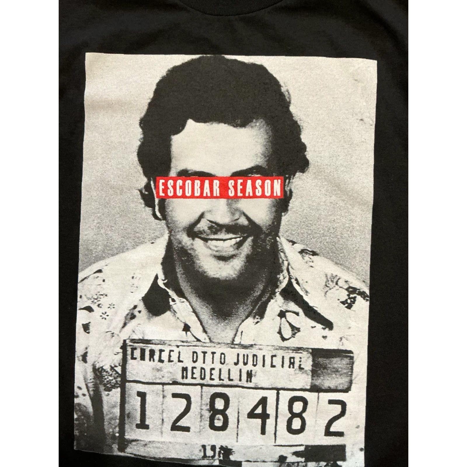 Vintage VINTAGE The Holy Couture Pablo Escobar Mugshot Black Graphic T-Shirt L Men Size US L / EU 52-54 / 3 - 6 Thumbnail