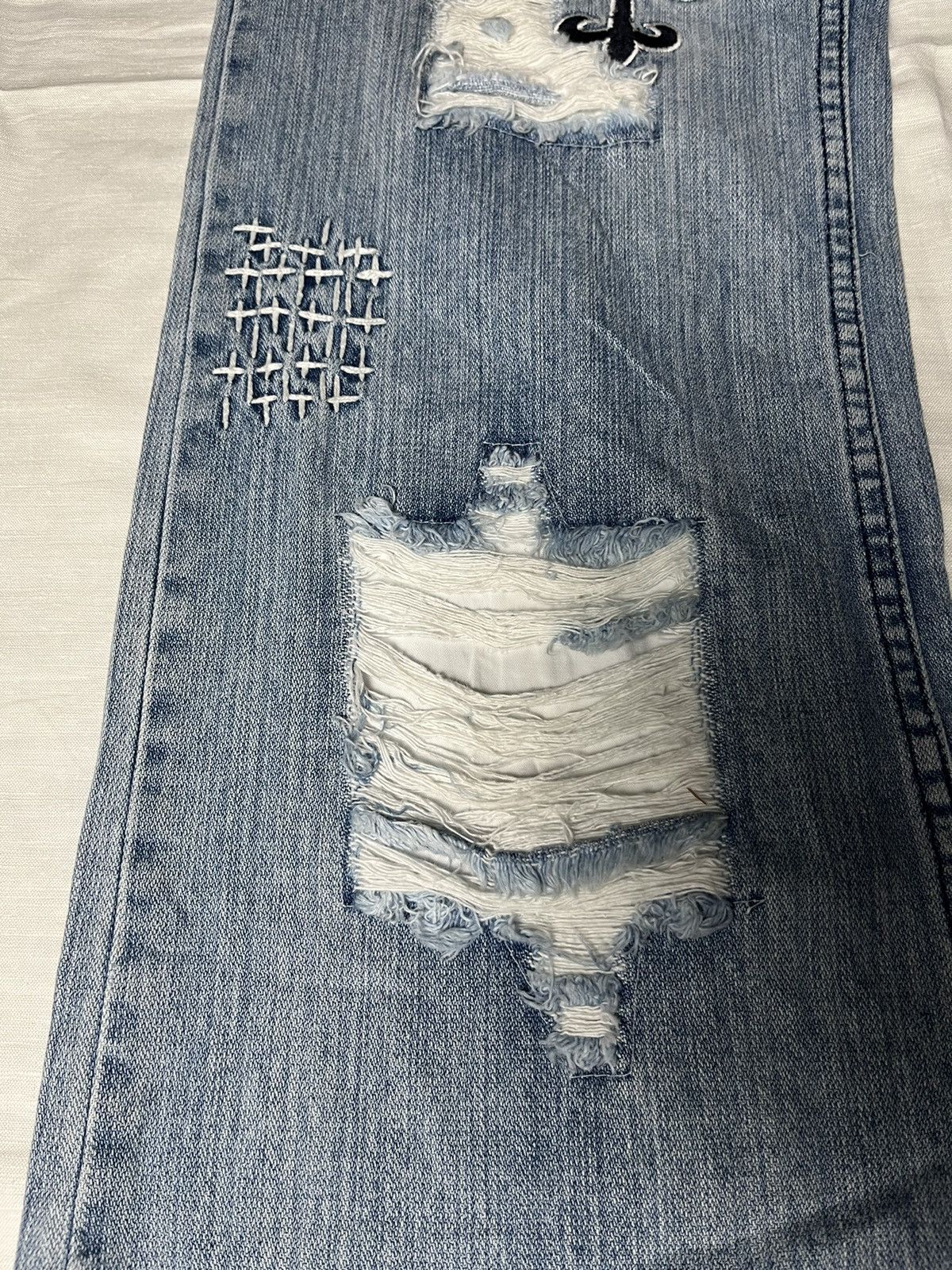 If Six Was Nine 33" Distressed Denim Embroidary Patches Jeans Size US 33 - 8 Thumbnail