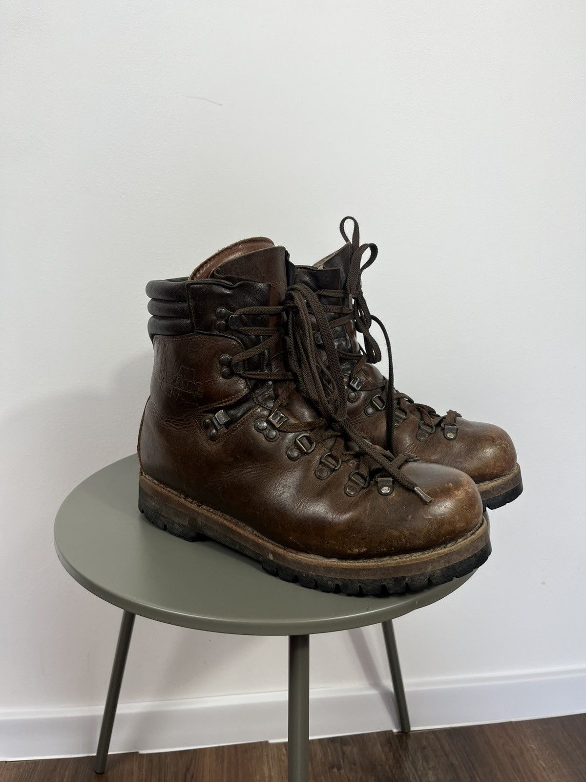 Other Meindl Men’s Leather Hiking Boots 9 Heavy Duty Vibram Sole Size US 9 / EU 42 - 1 Thumbnail