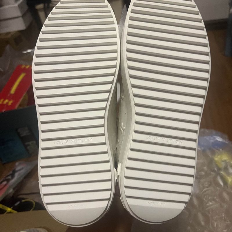 Louis Vuitton Louis Vuitton White Low-Top Sneakers for Women Size US 7 / IT 37 - 4 Thumbnail