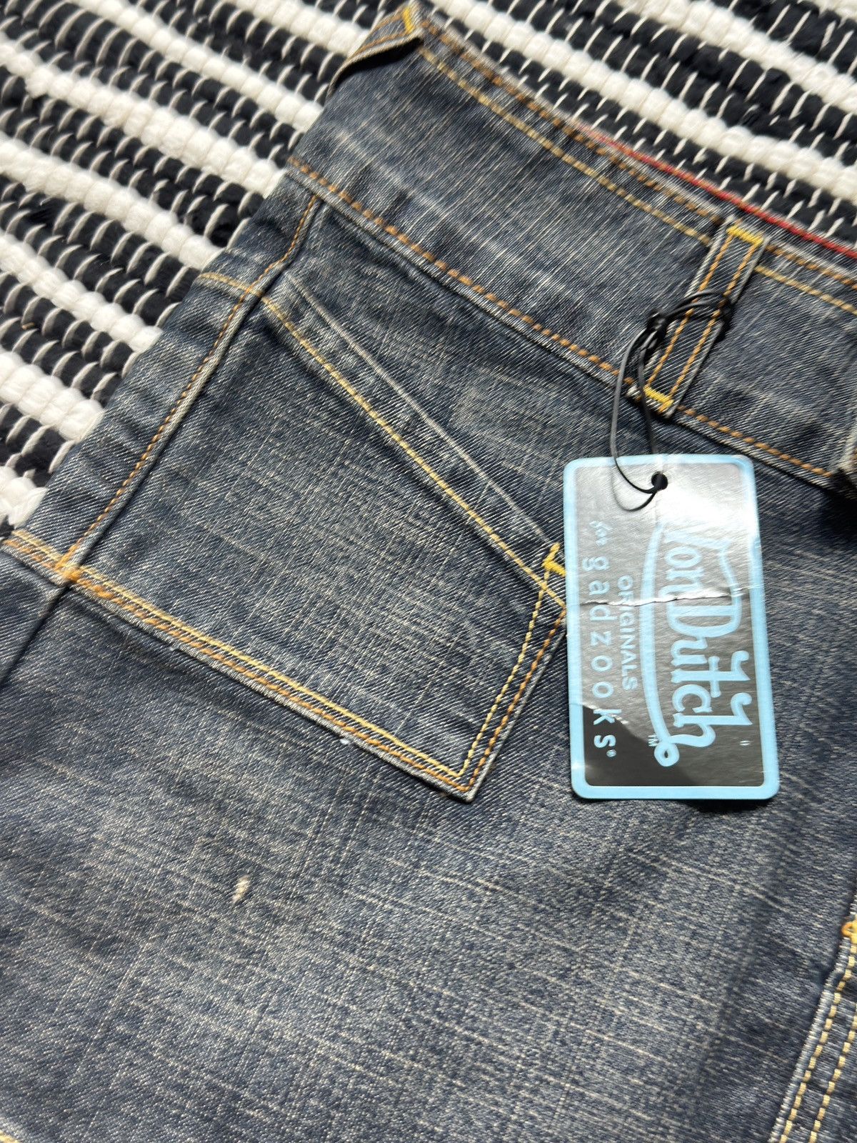 Von Dutch VINTAGE VON DUTCH 2000s MINI DENIM SKIRT Size 28" / US 6 / IT 42 - 4 Thumbnail