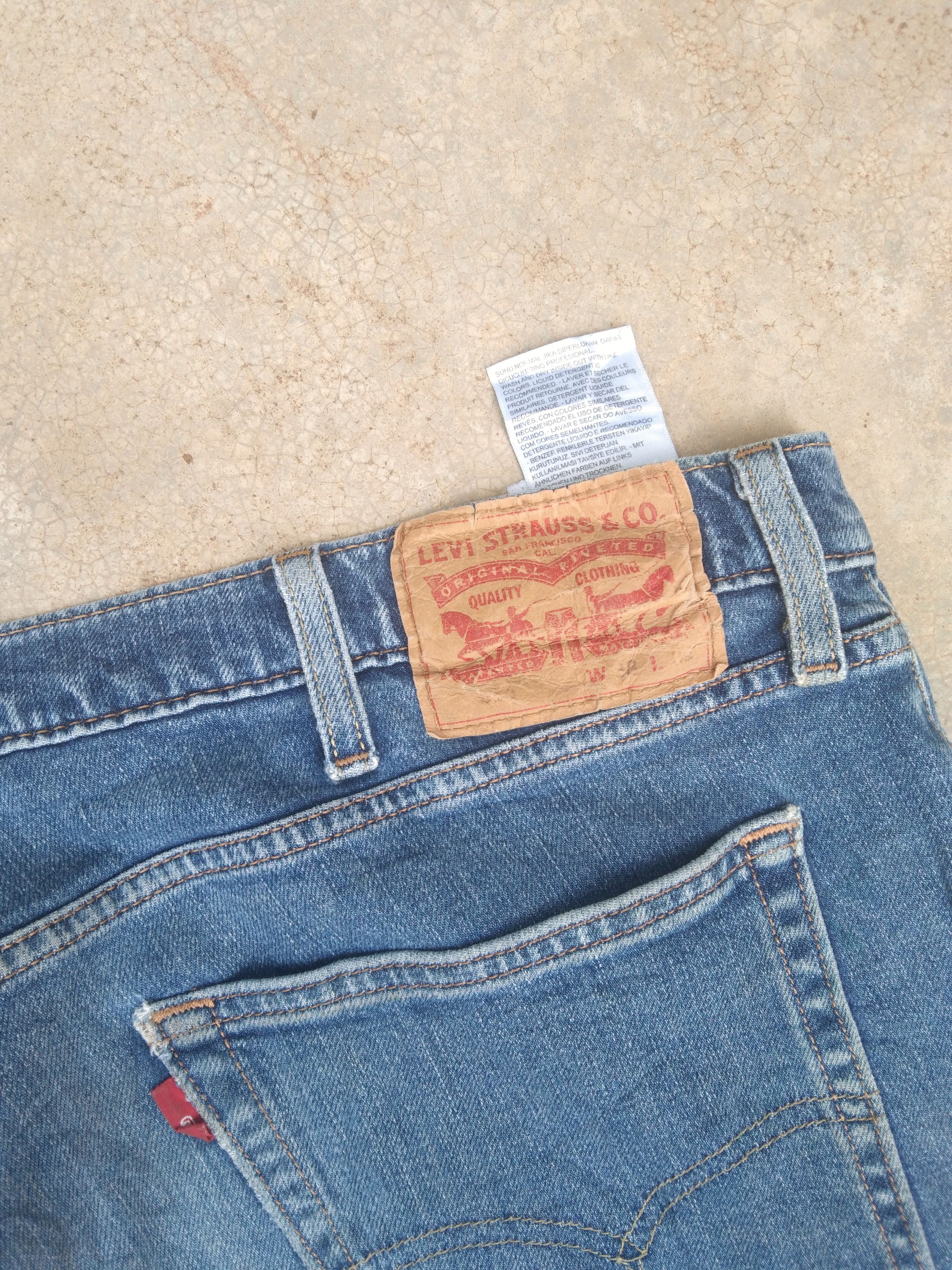 Levi's Vintage Levi's Jeans 513 Faded Blue Distressed Denim 38x30 Size US 38 / EU 54 - 3 Thumbnail