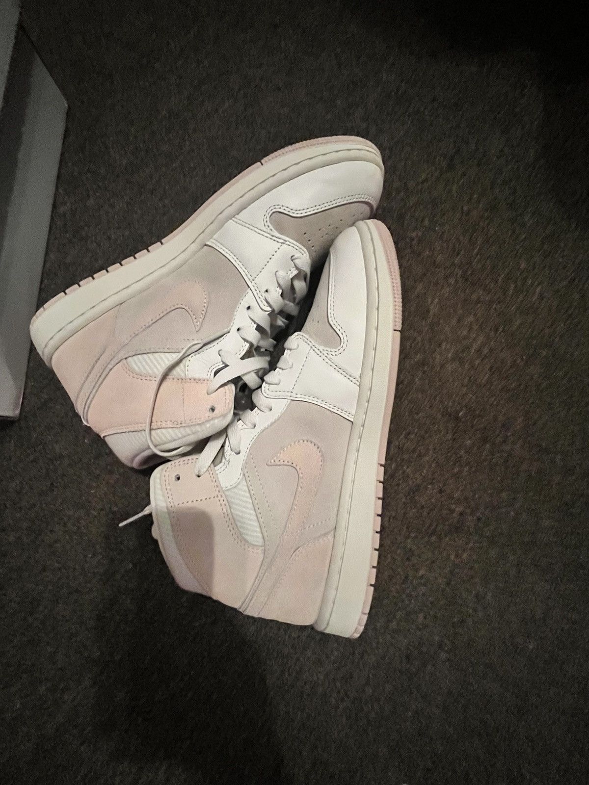 Jordan Brand WMNS AIR JORDAN 1 MID SE Size US 10 / IT 40 - 7 Thumbnail